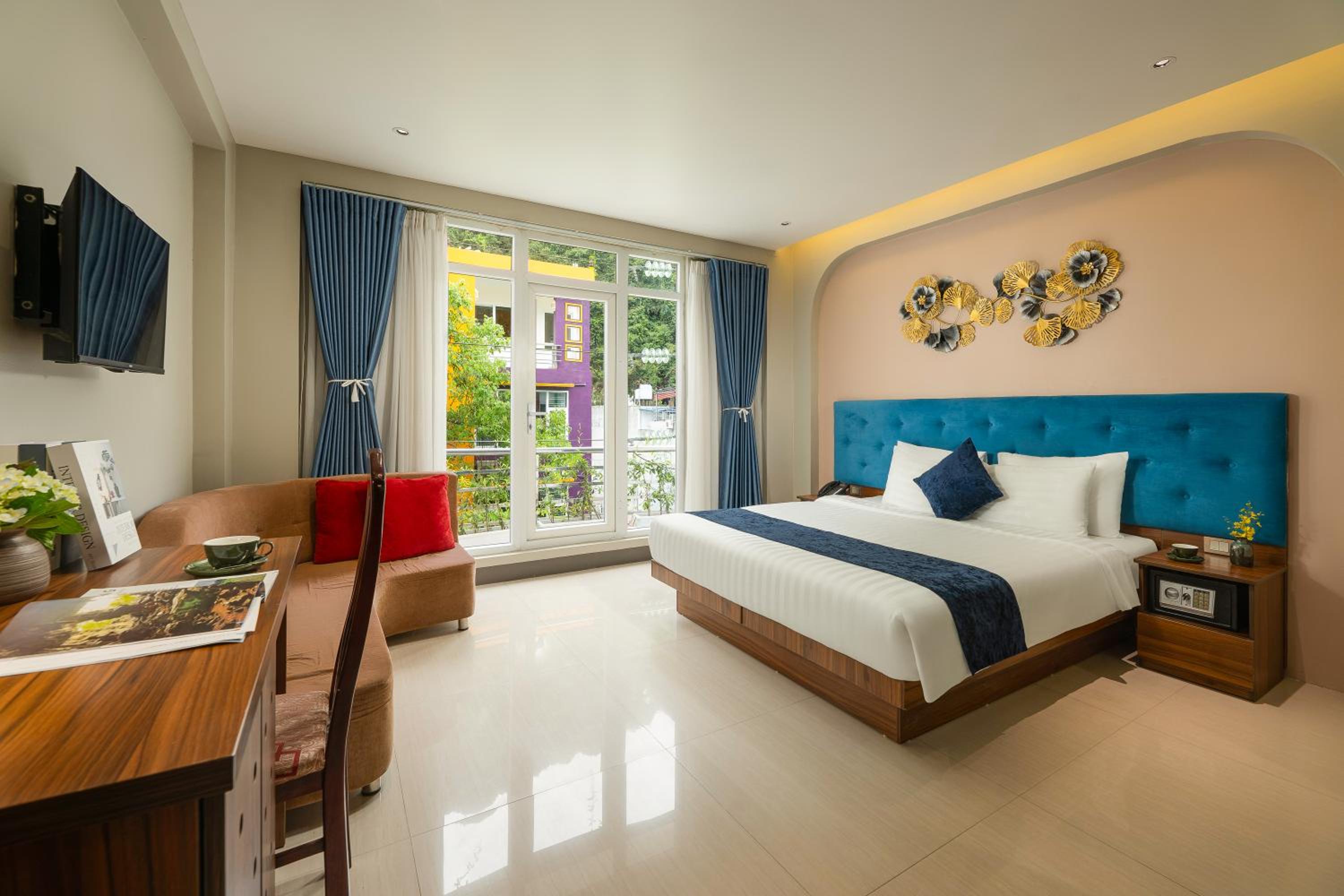 Deluxe Double Room with Balcony - Photo 1