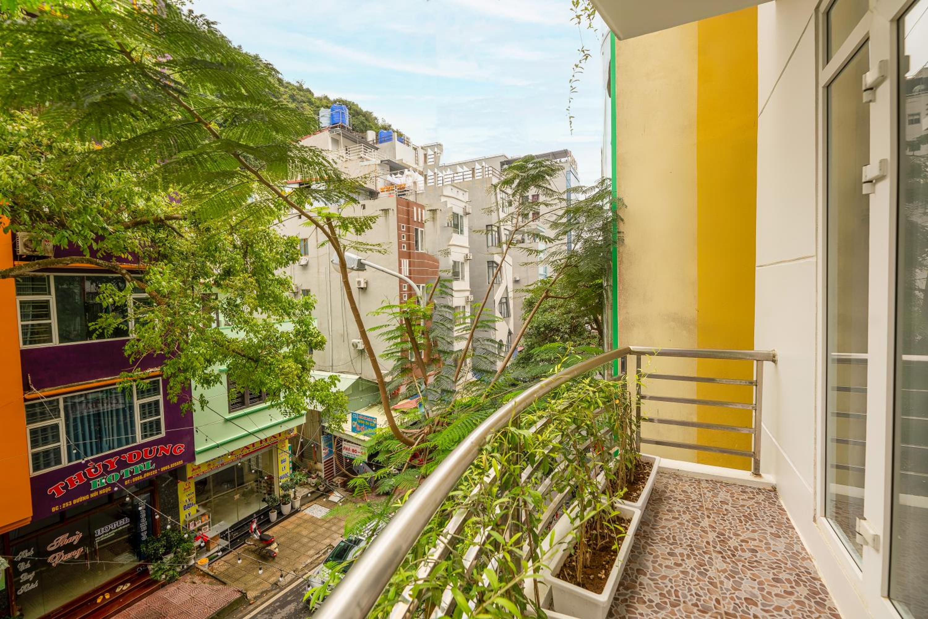 Deluxe Double Room with Balcony - Photo 5