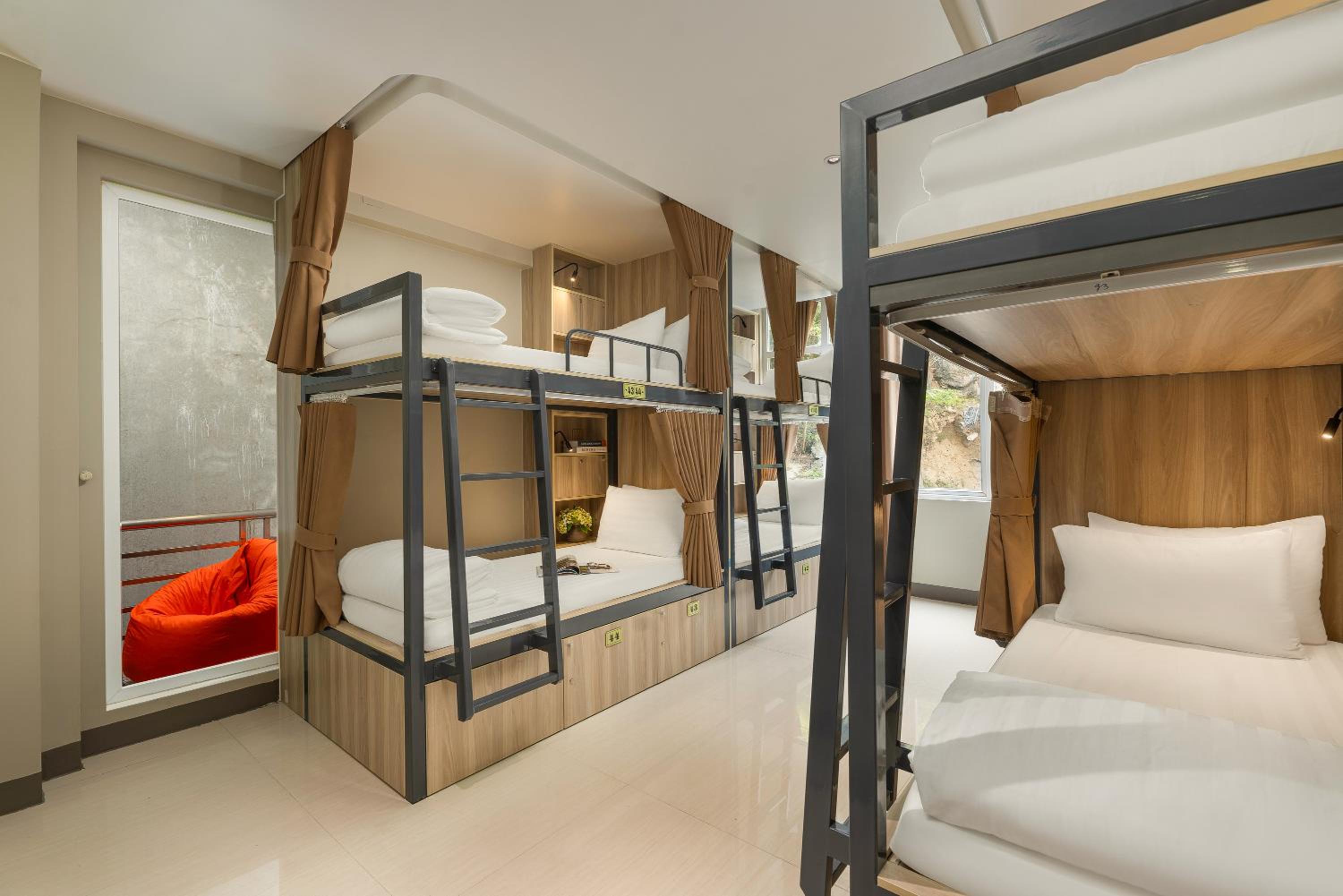 Bed in 8-Bed Mixed Dormitory Room photo 1