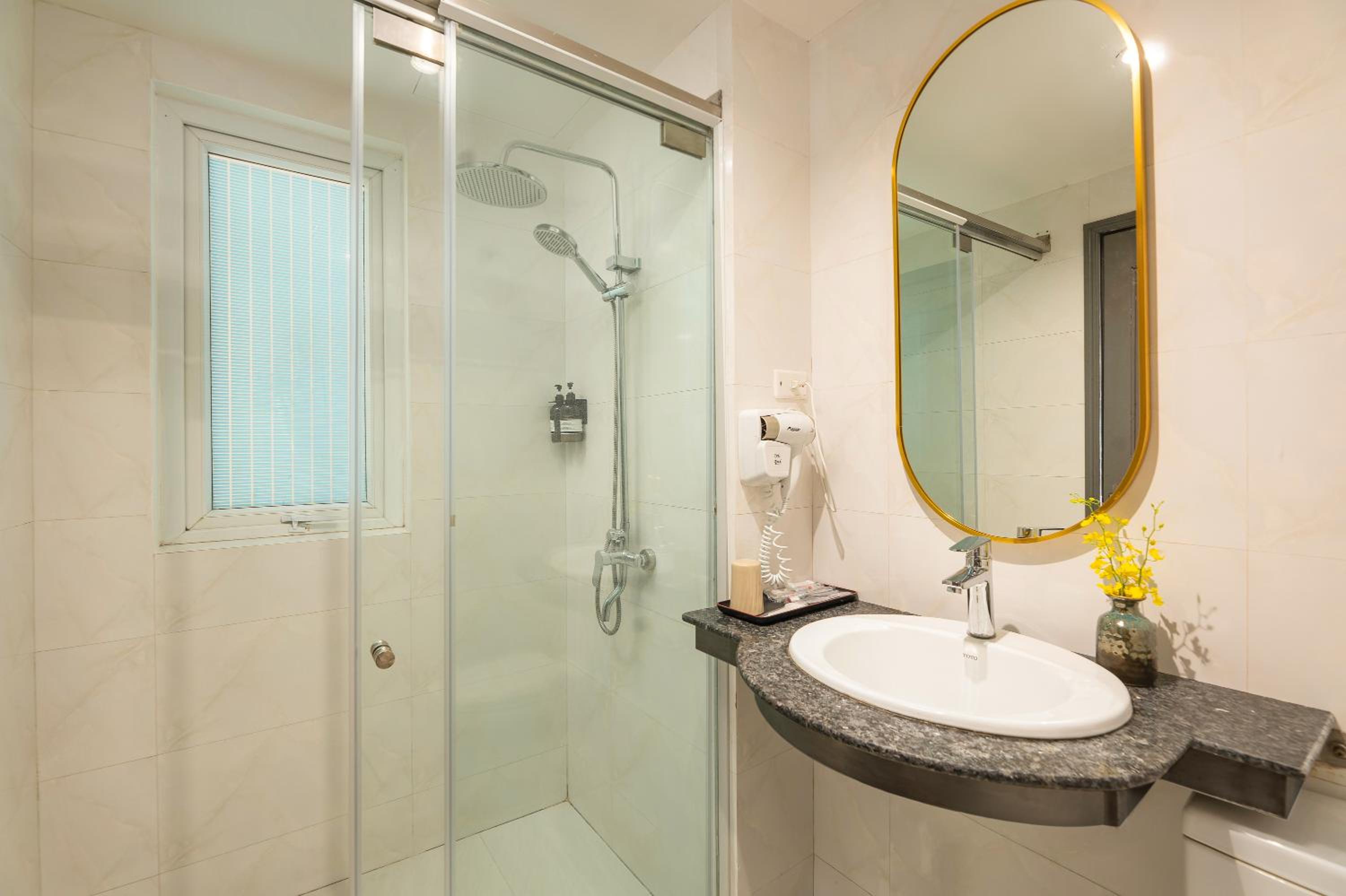 Deluxe Double Room with Balcony - Photo 6