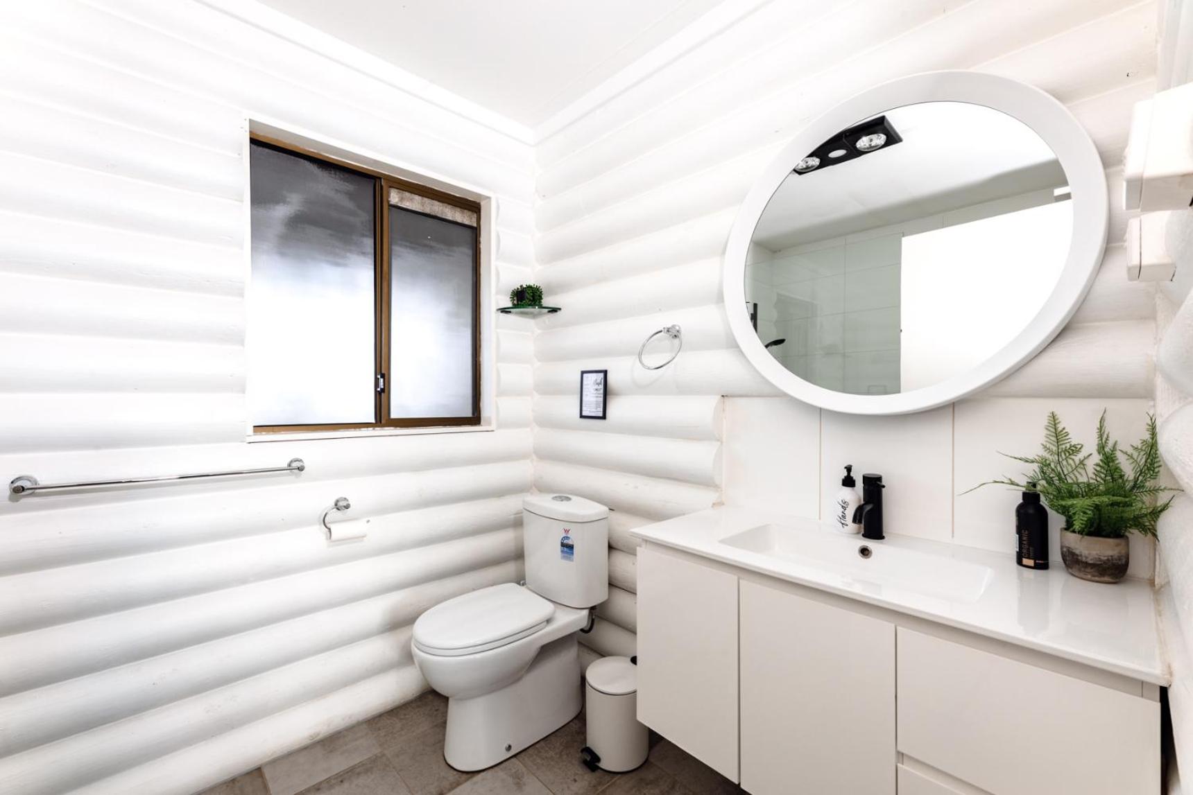 1 Bedroom Self Contained Lodge photo 3