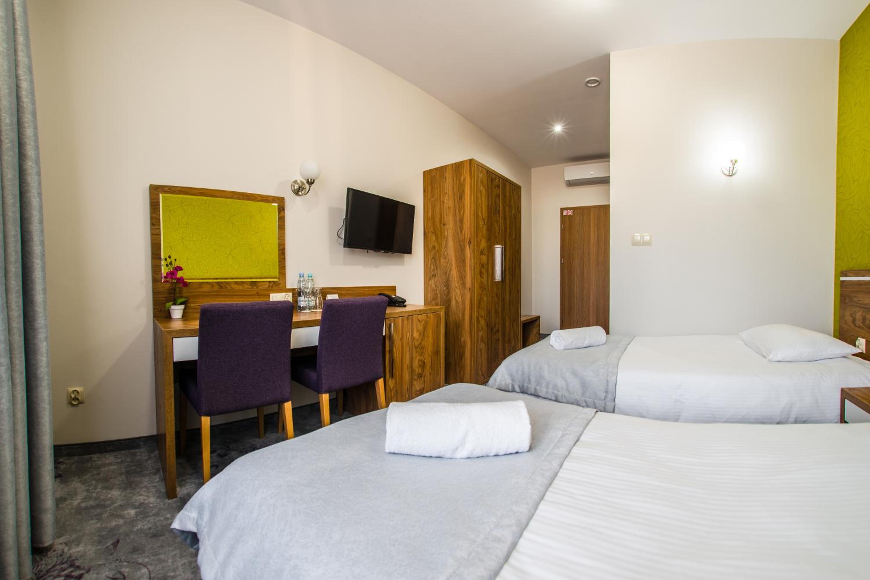 Deluxe Twin Room - Photo 2
