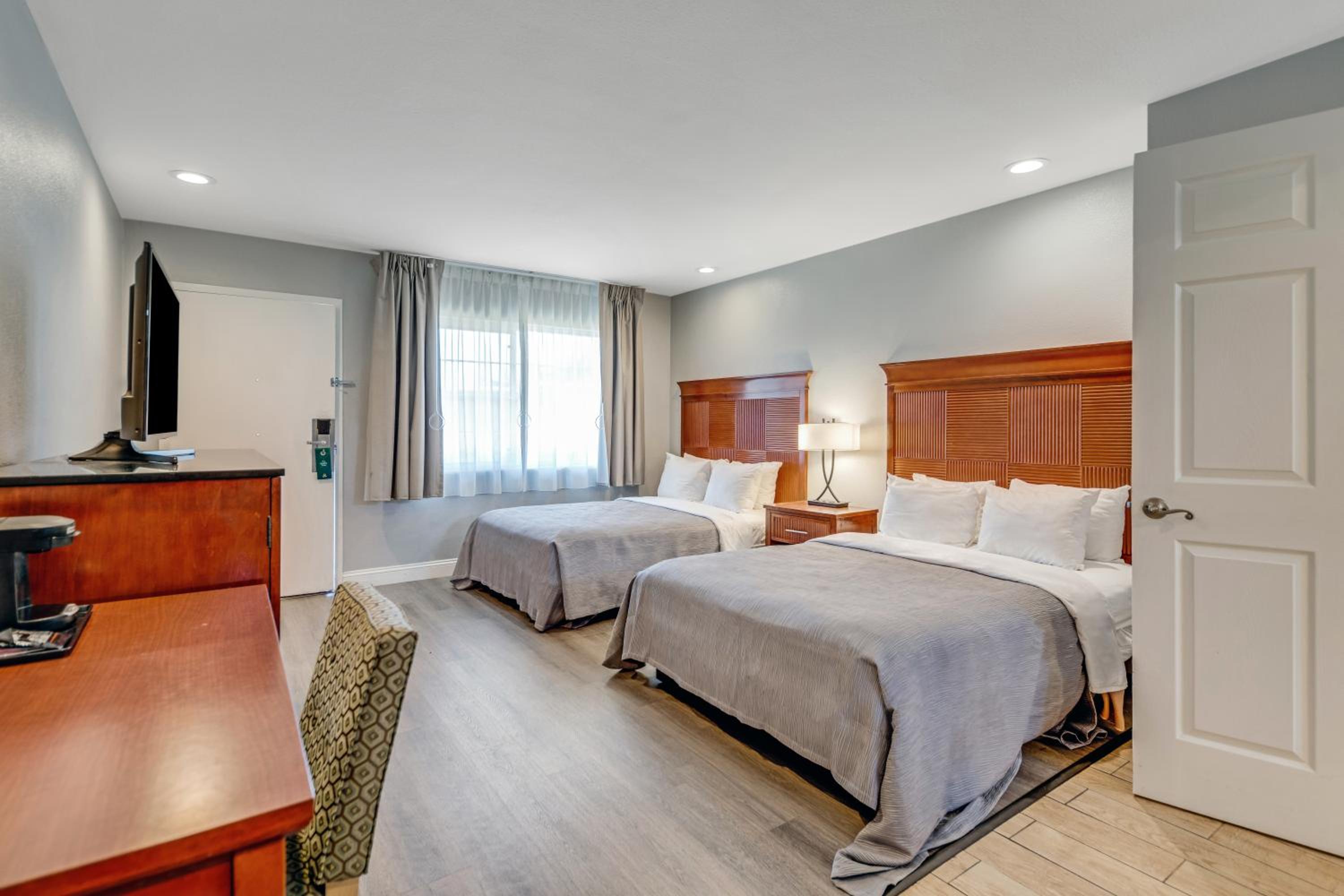 Two Double Beds with Roll-In Shower  - Accessible/Non-Smoking - Photo 6