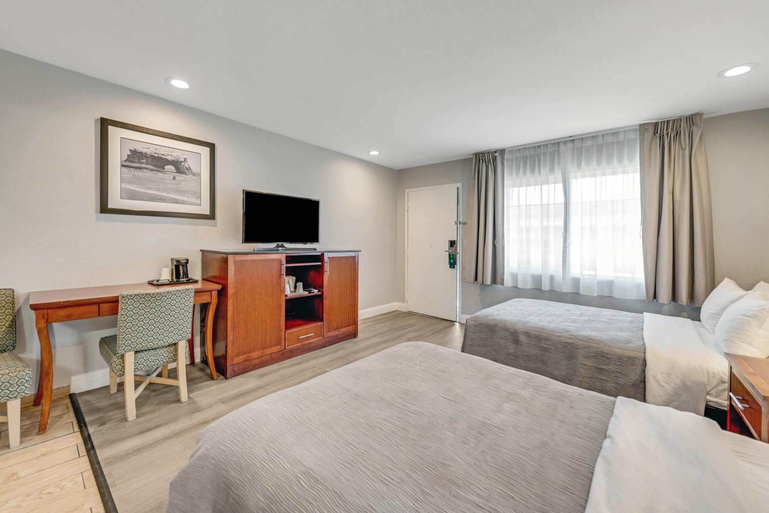 Two Double Beds with Roll-In Shower  - Accessible/Non-Smoking - Photo 1