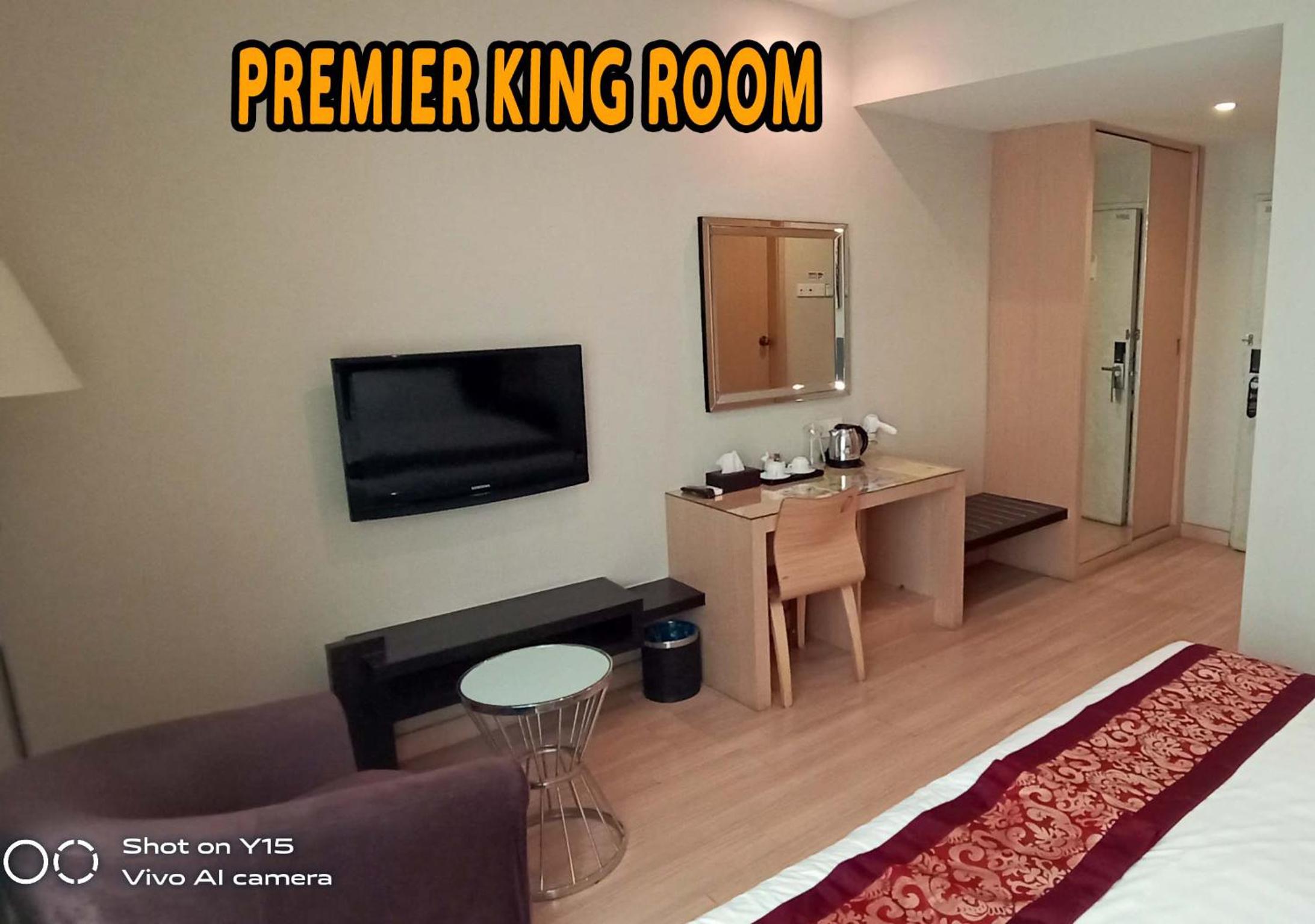 Premium King Room photo 2