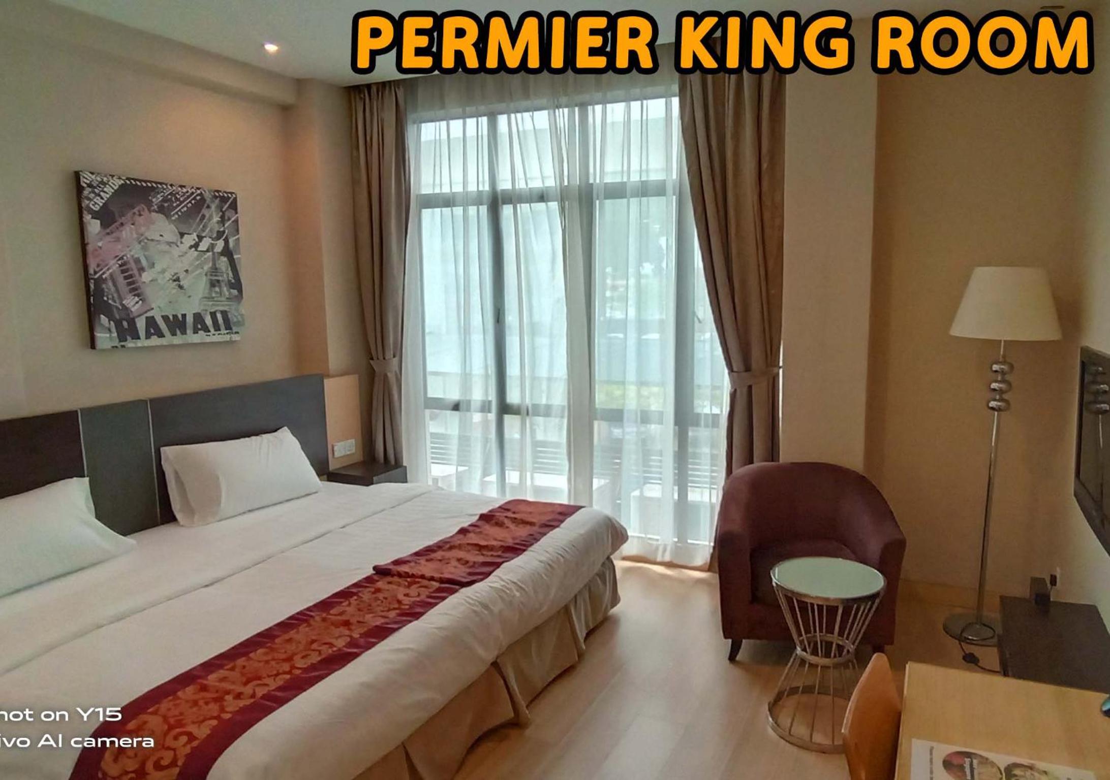 Premium King Room photo 1