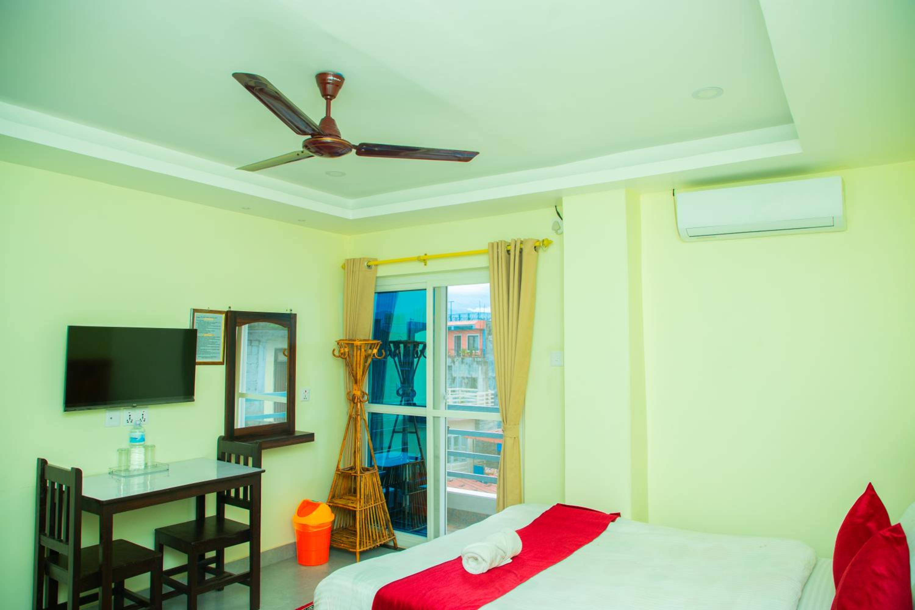 Deluxe Family Room
