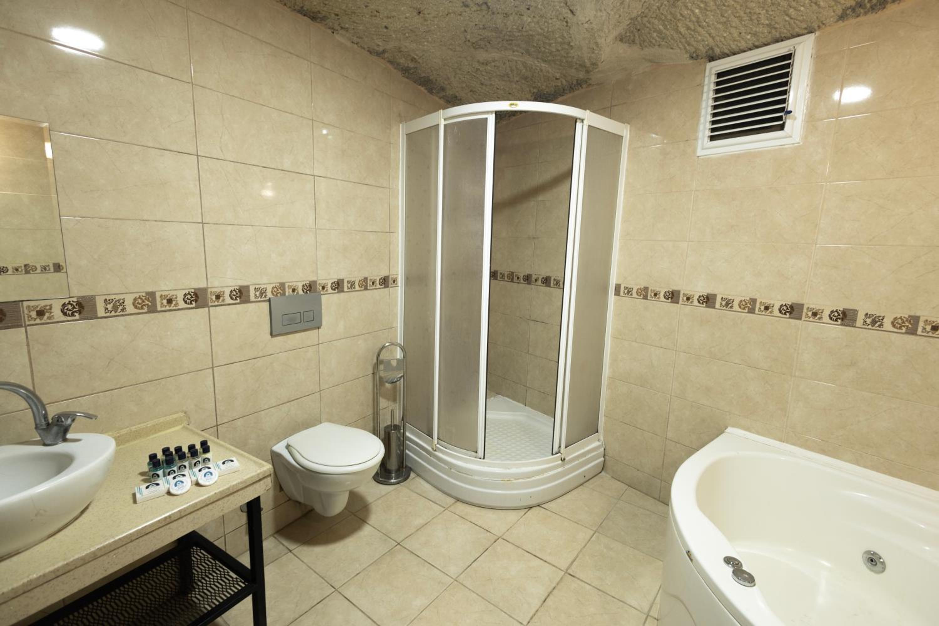 Family Cave Suite photo 2