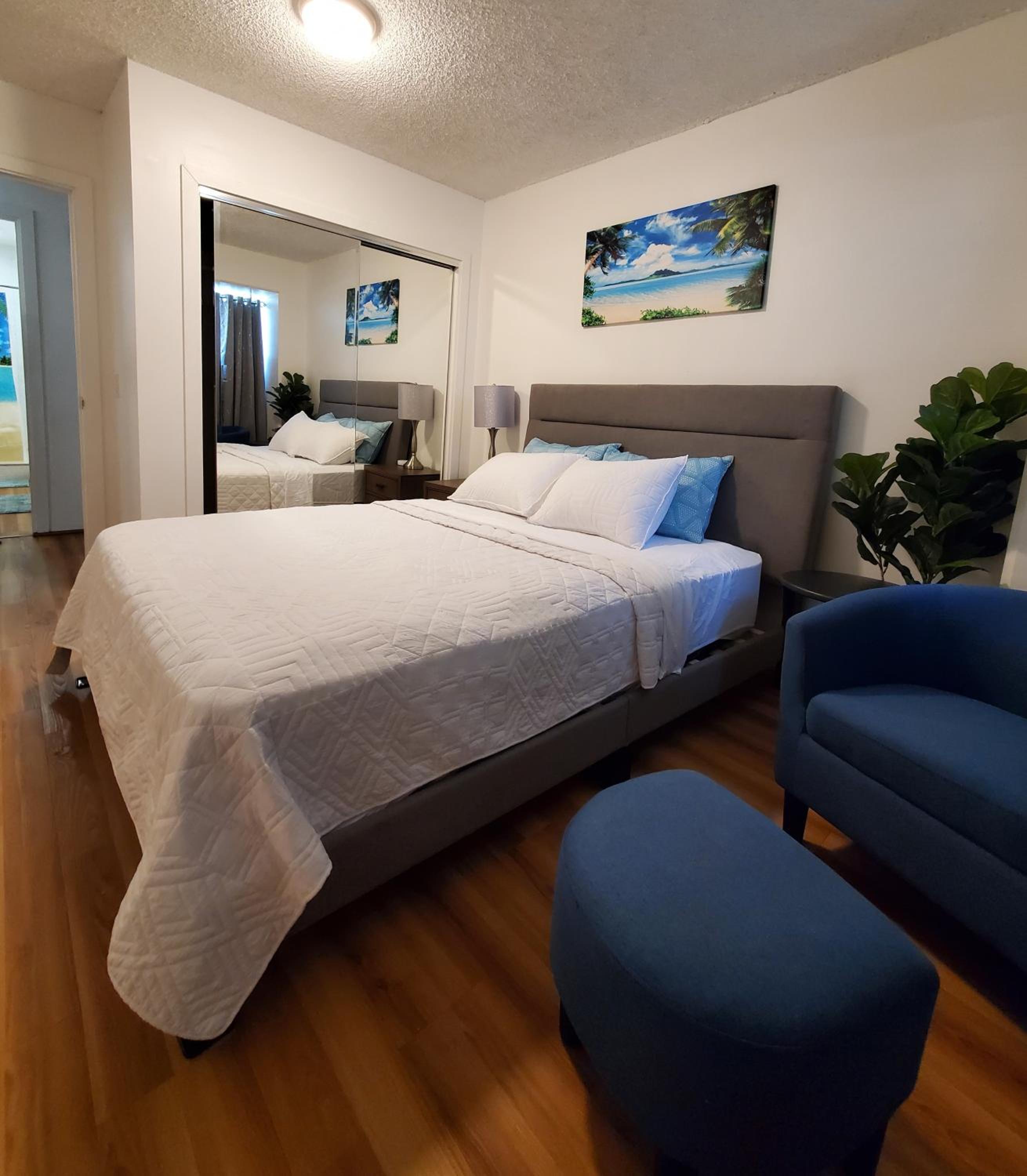 Cozy 2beds,2baths, free parking at Waikiki Beach: Two-Bedroom Apartment photo