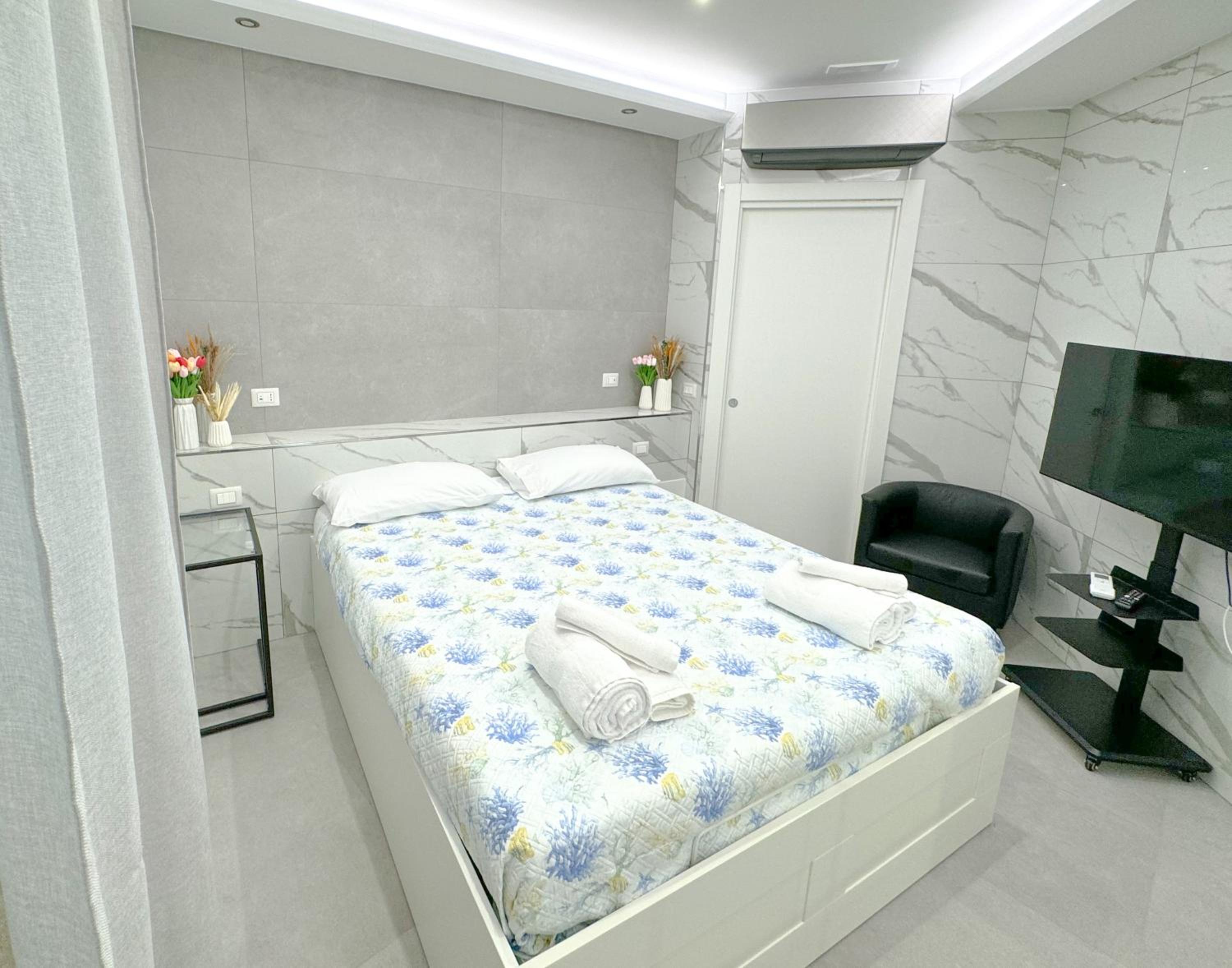 One-Bedroom House photo 1
