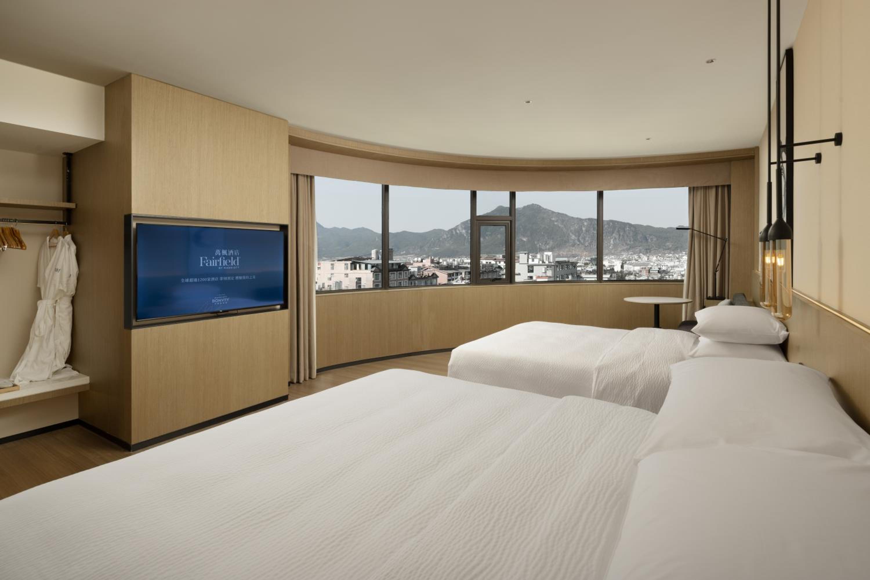 Famliy Suite, with 1 King bed and 1 Double bed photo 1