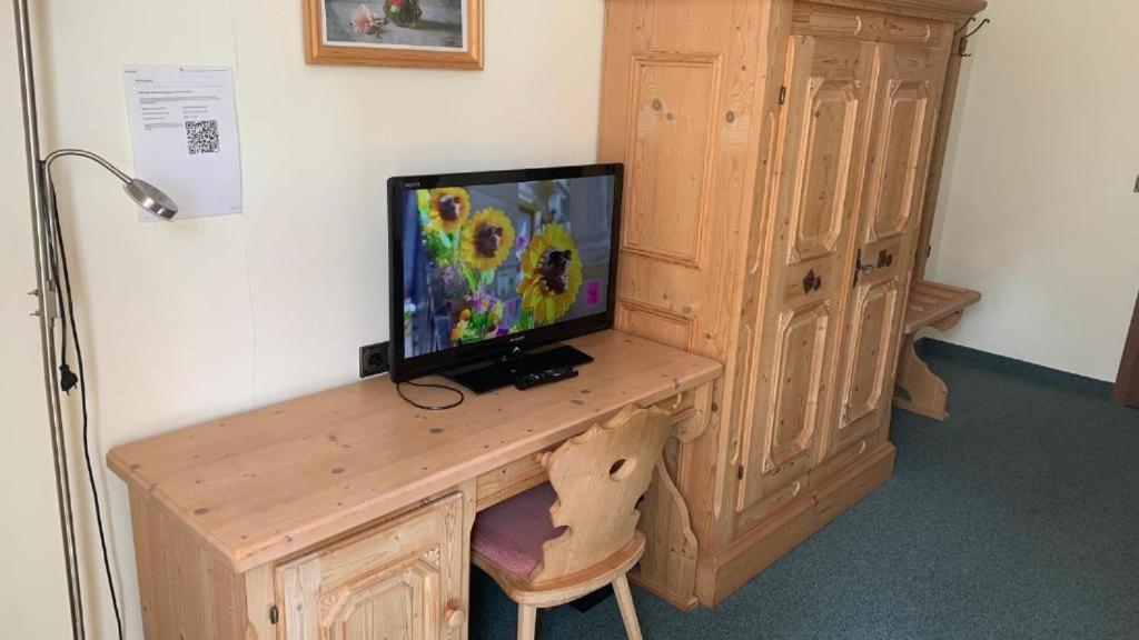 Budget Double Room - Photo 5