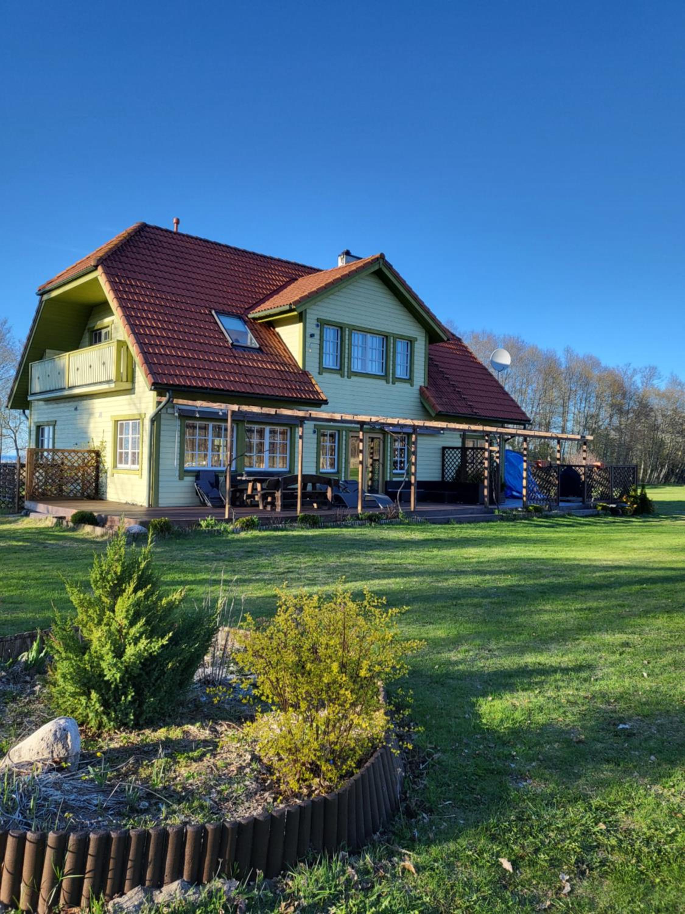 Five-Bedroom House photo 1