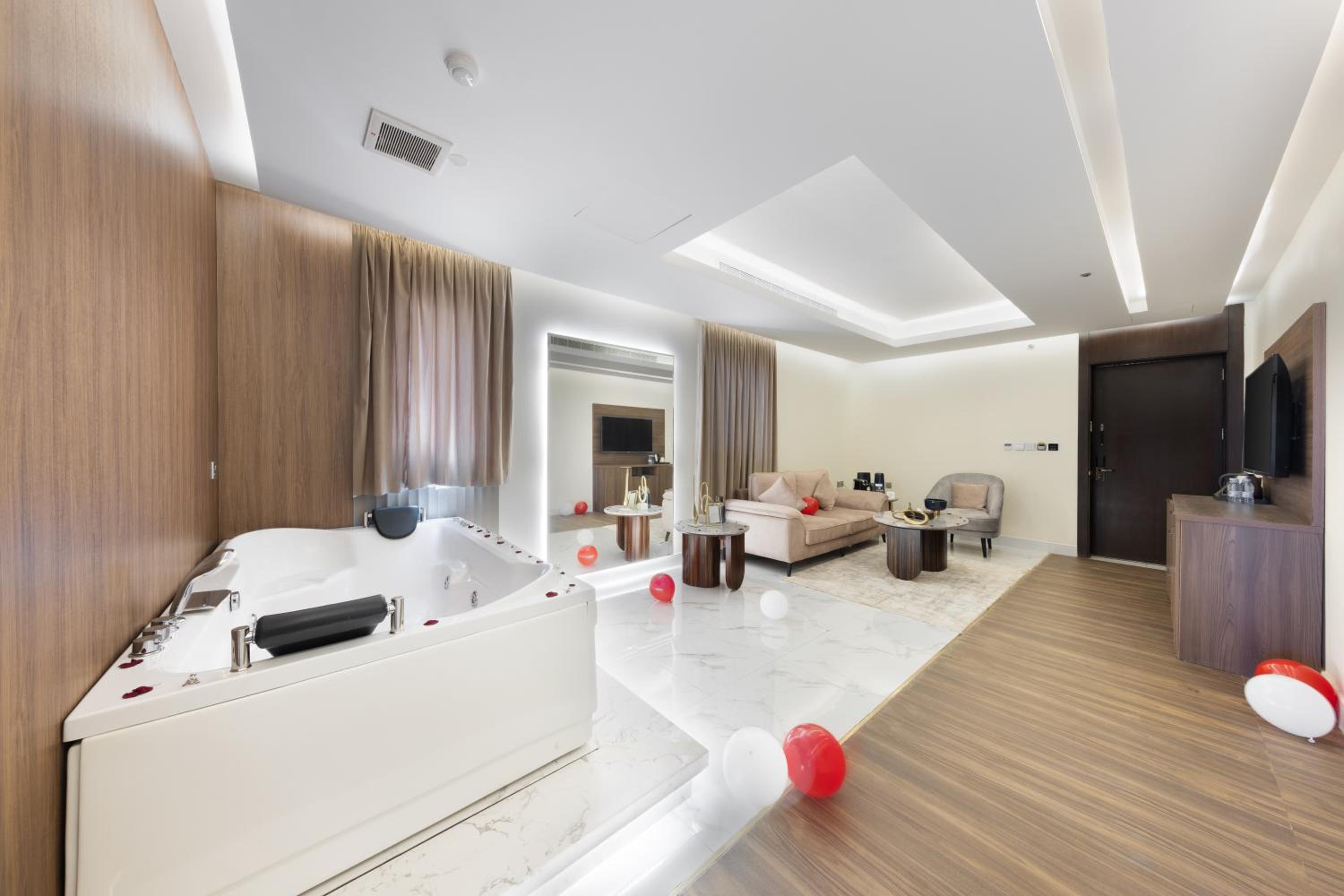 Suite with Spa Bath photo 1