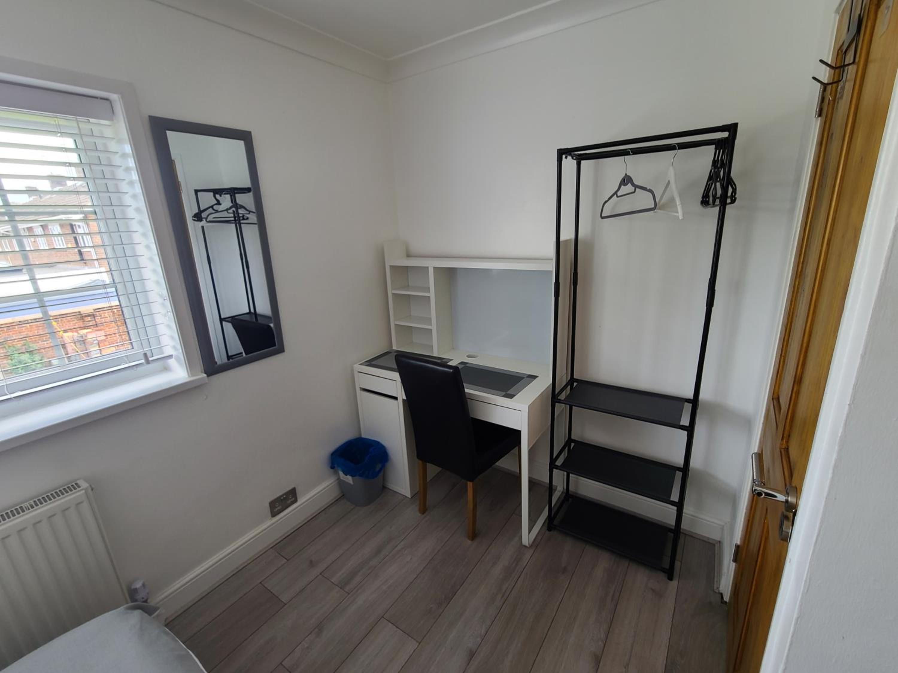 Triple Room with Shared Bathroom photo 3