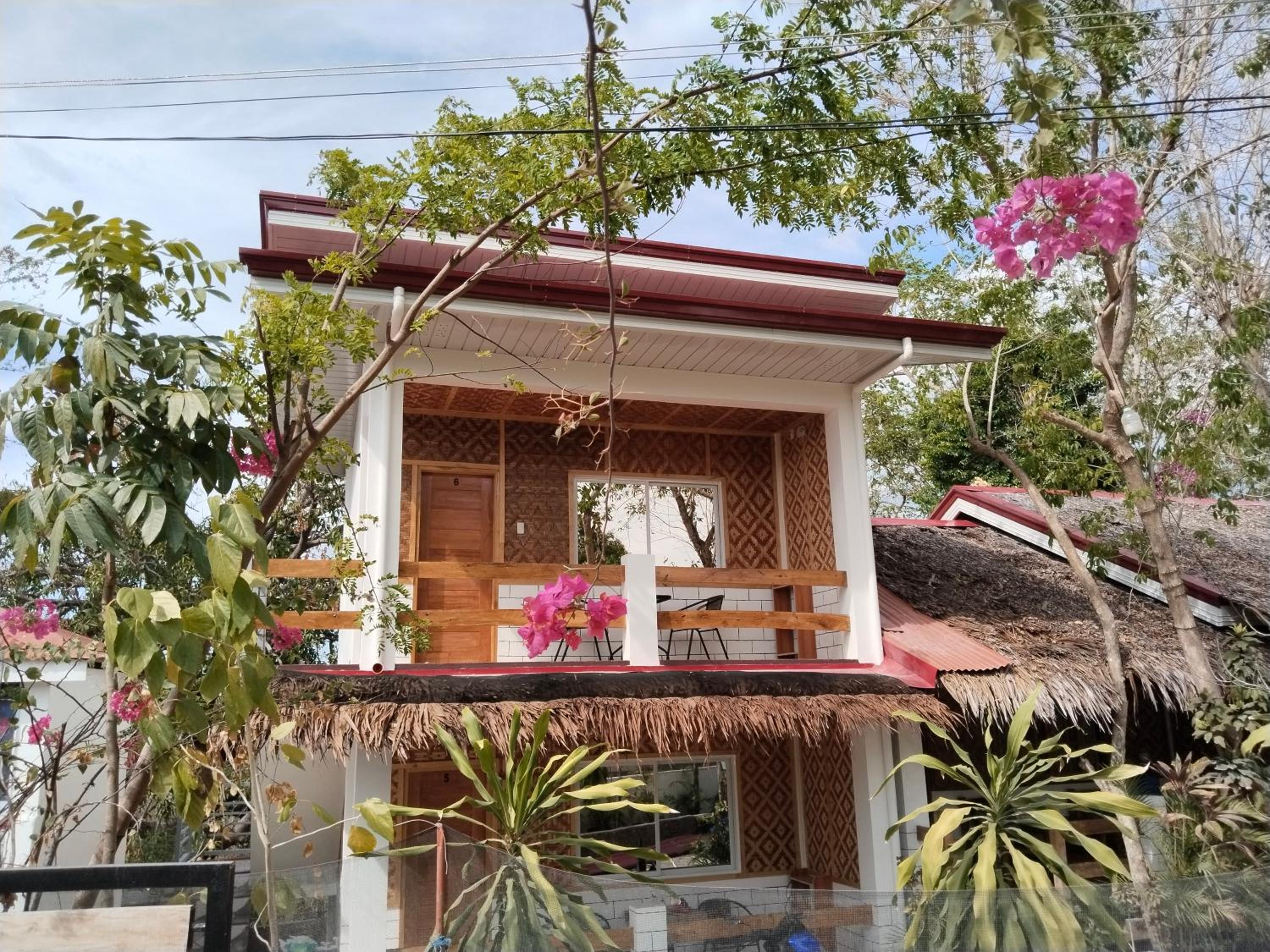 Deluxe Double Room with Balcony - Photo 14