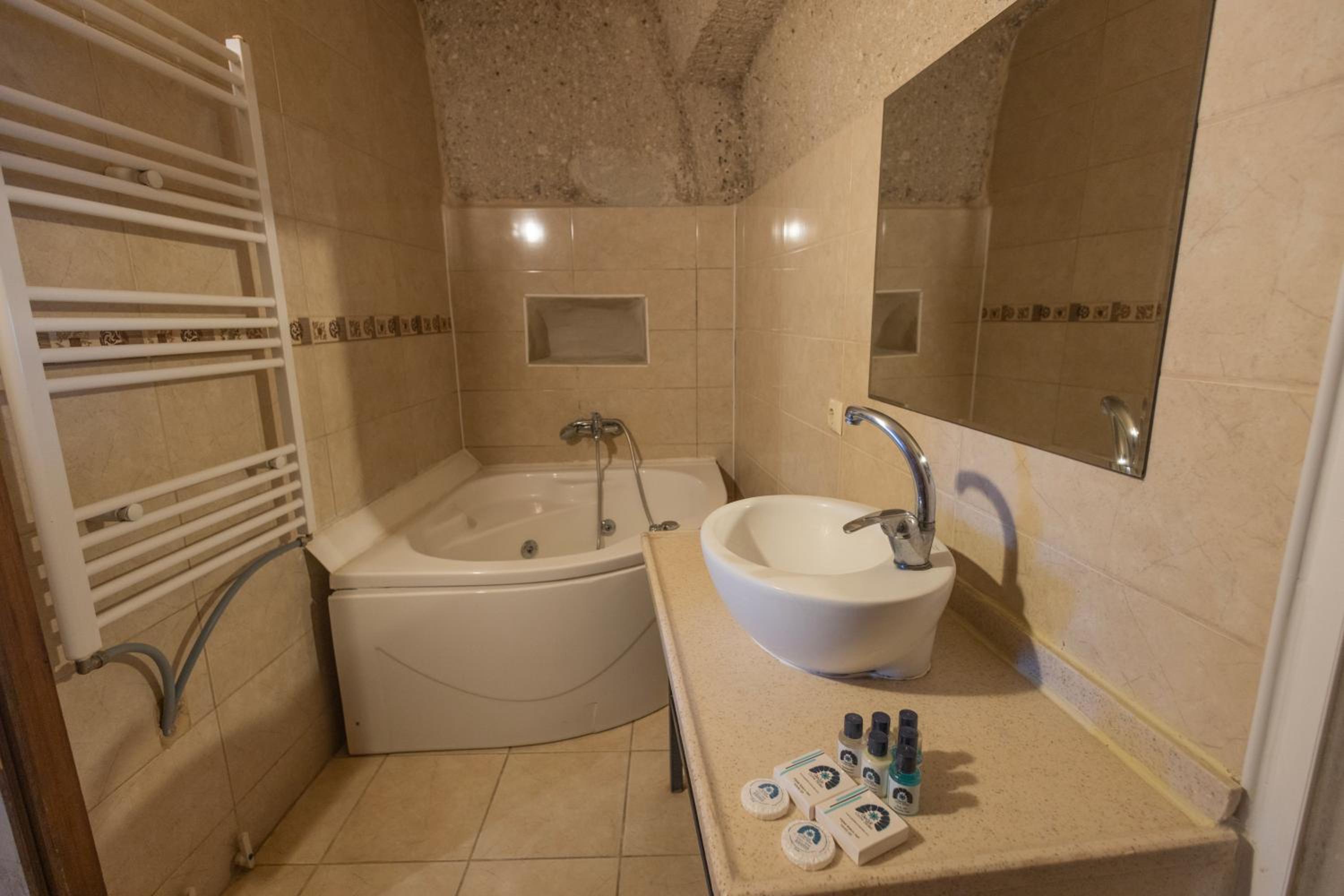 Cave Suite photo 2