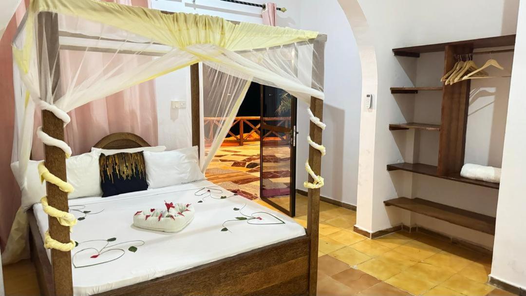 Double Room with Balcony and Sea View