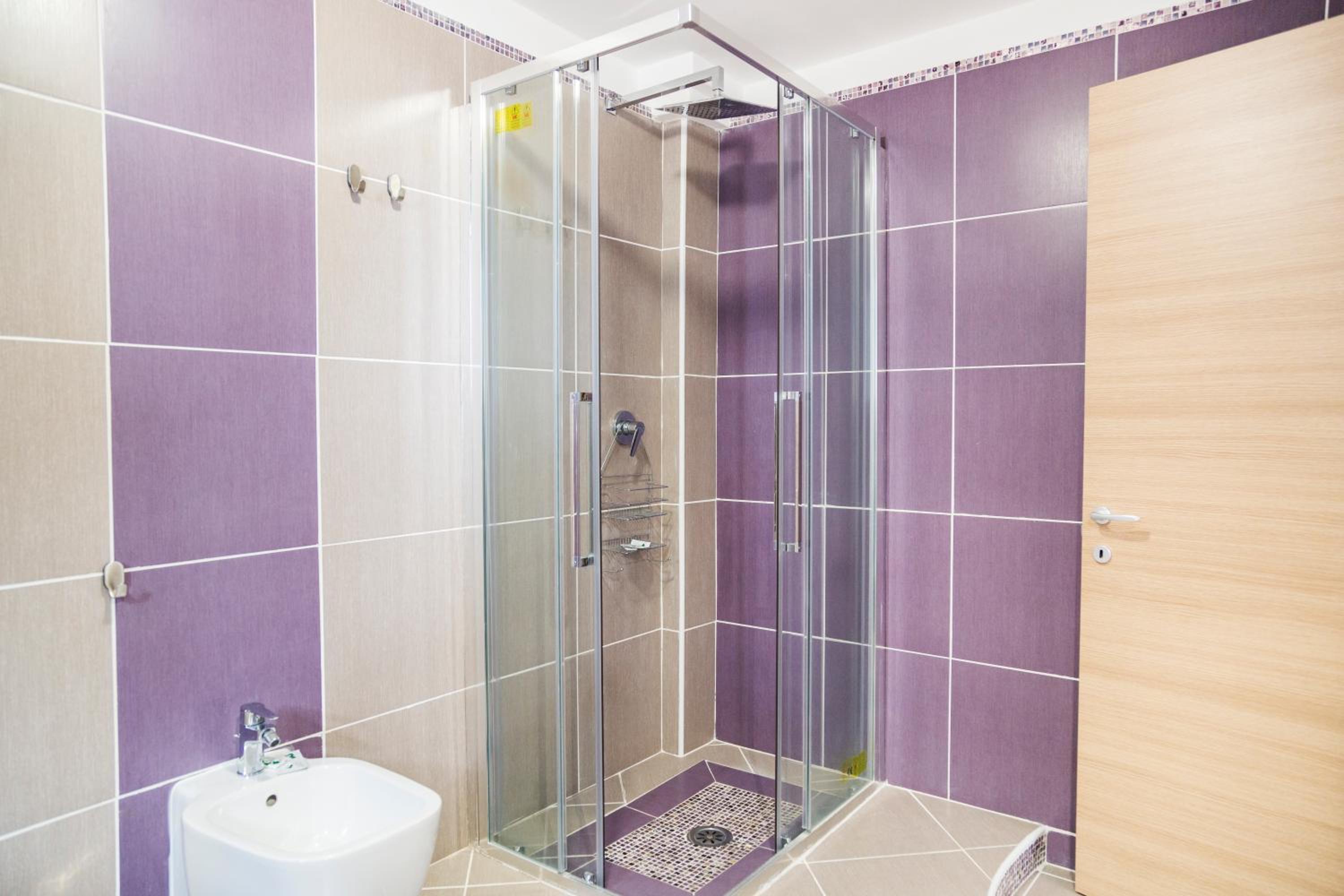 Double Room with Private Bathroom - Photo 8