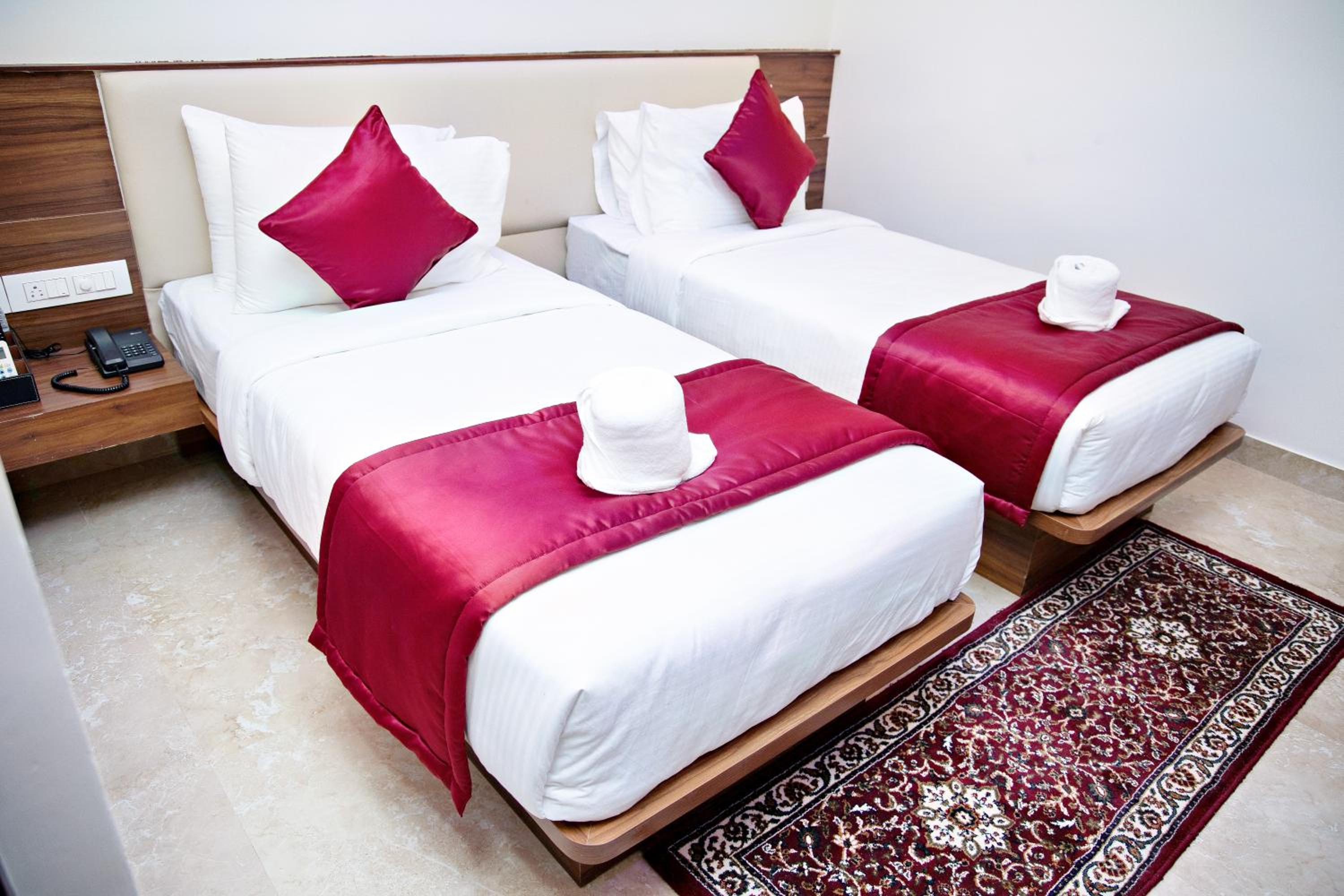 Standard Double or Twin Room - Photo 12