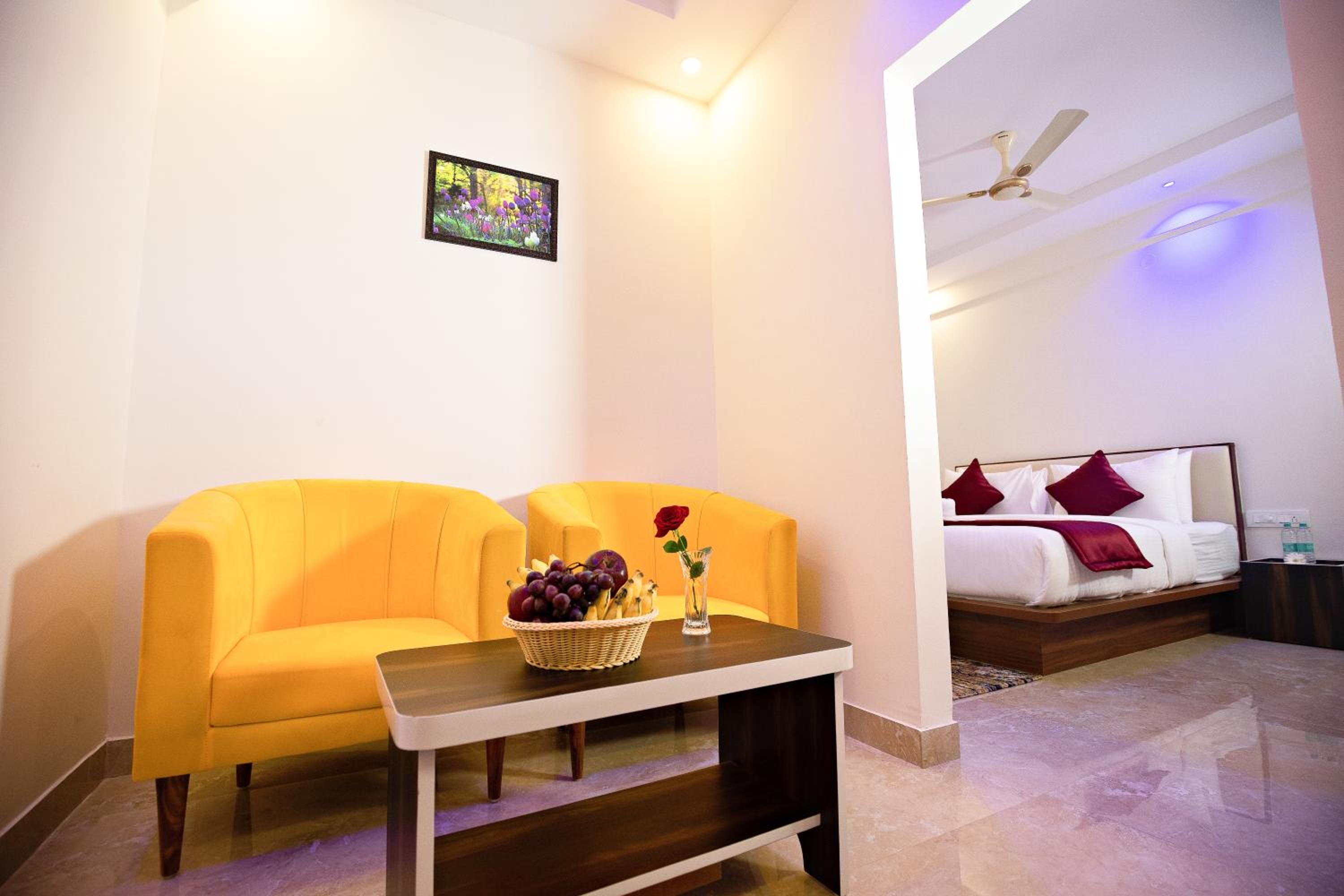 Suite - Photo 19