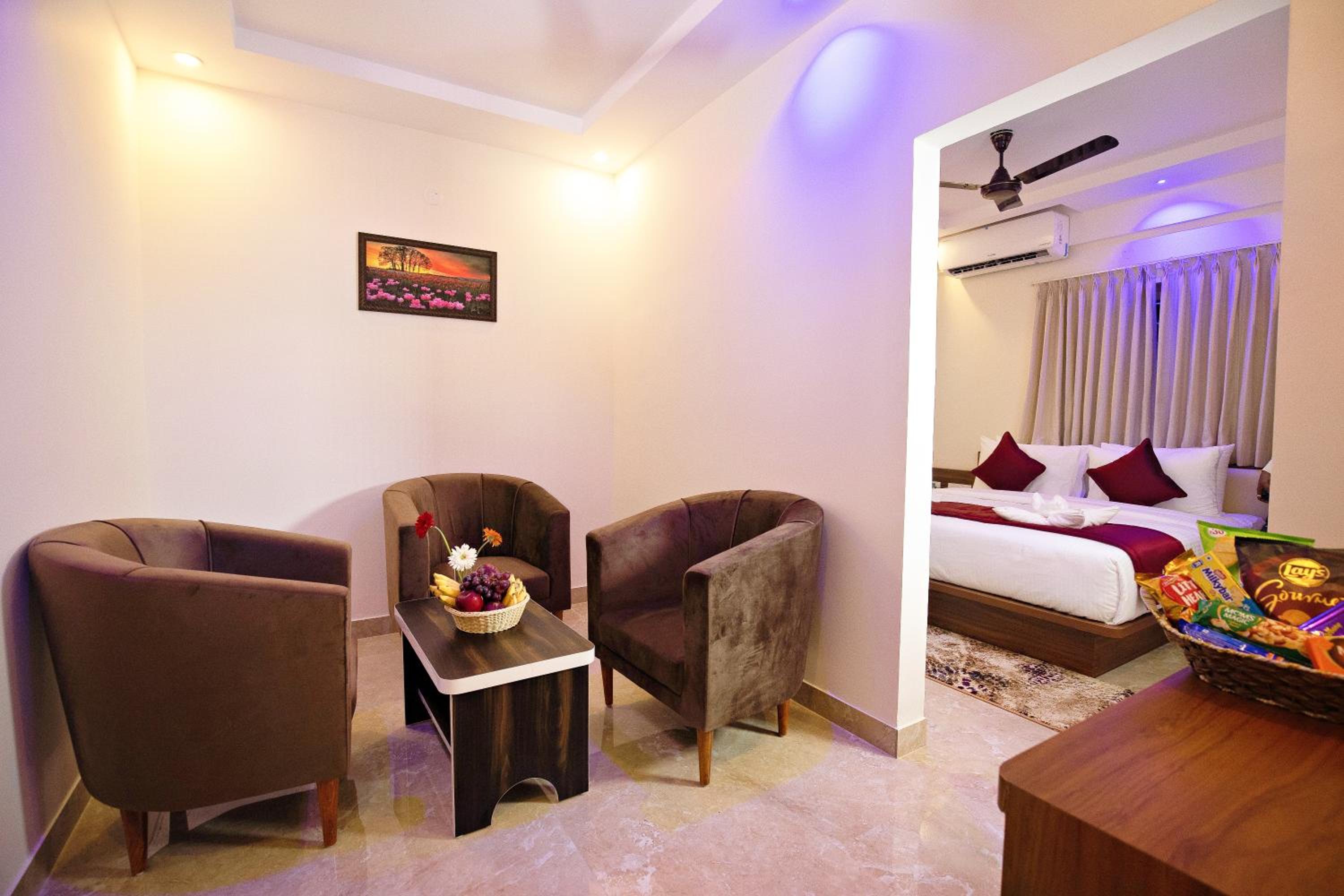 Suite - Photo 18