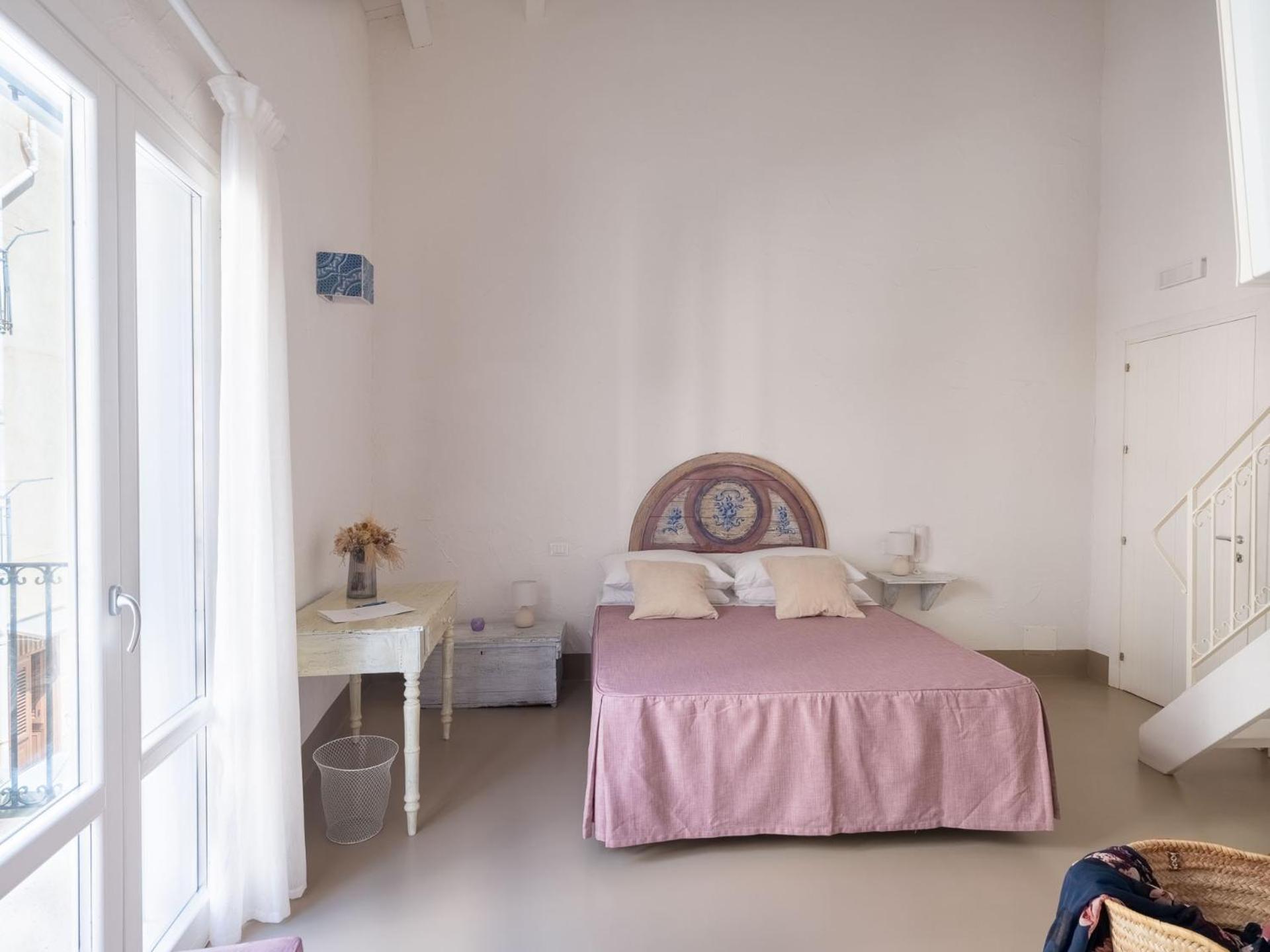 Family Room with Balcony and Partial Sea View - Photo 1
