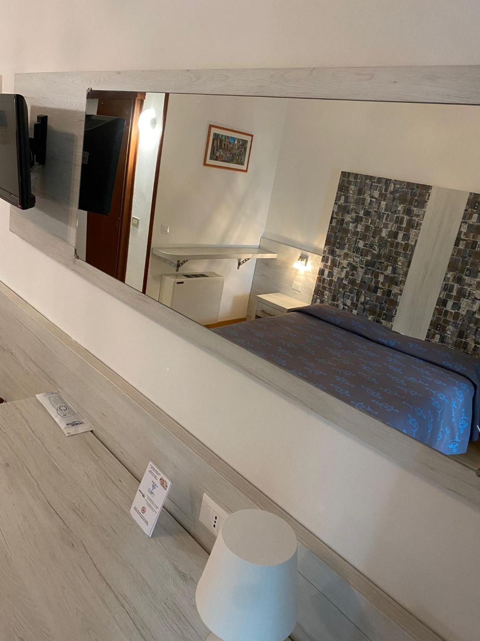 Double or Twin Room with Balcony photo 2