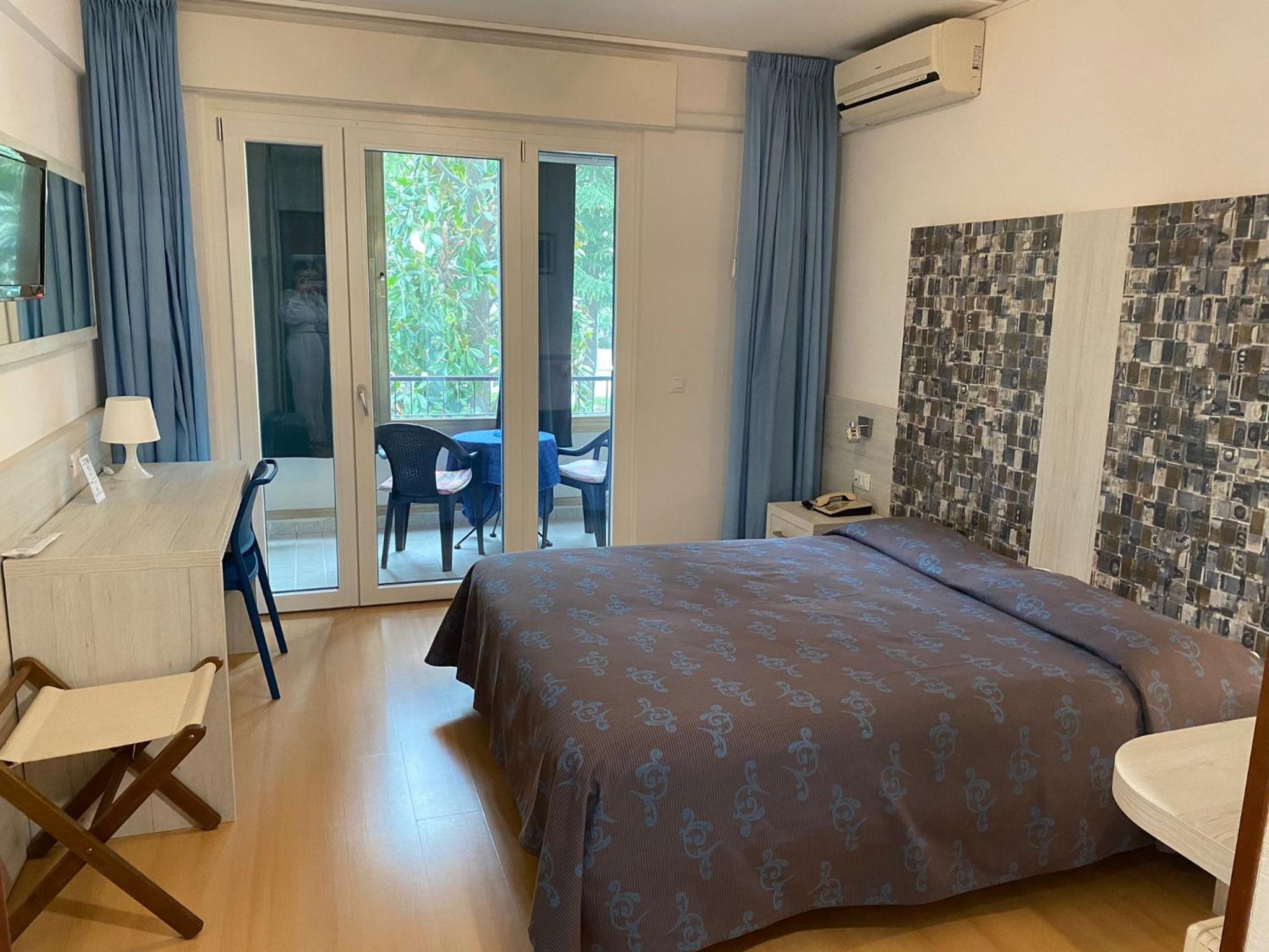 Double or Twin Room with Balcony photo 3