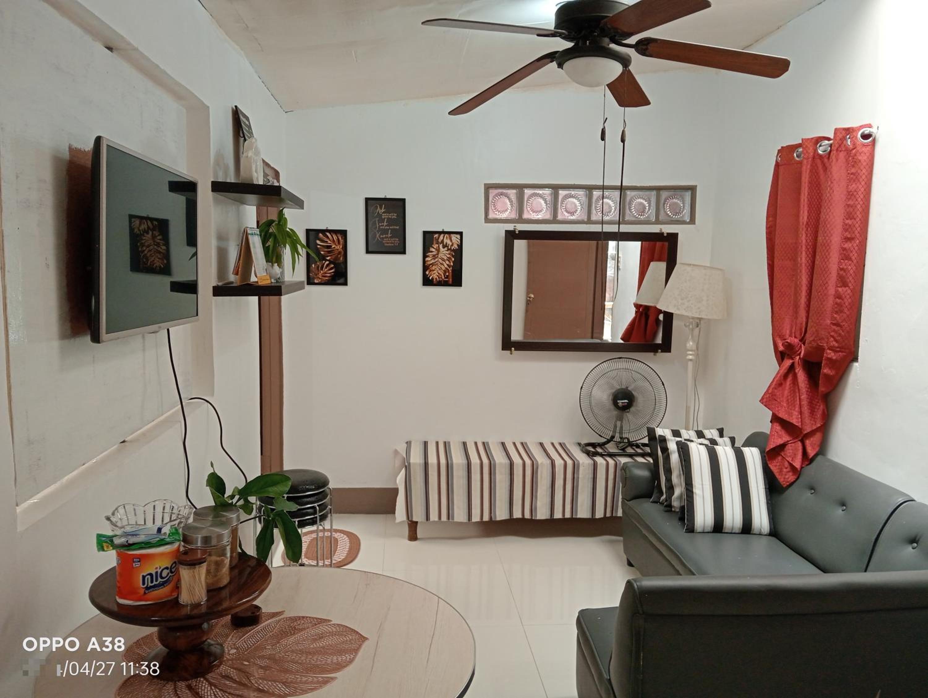 One-Bedroom Apartment photo 1