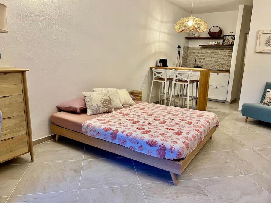 One-Bedroom Apartment photo 3