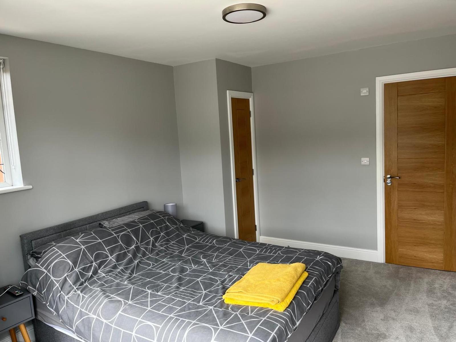 One-Bedroom Apartment photo 2