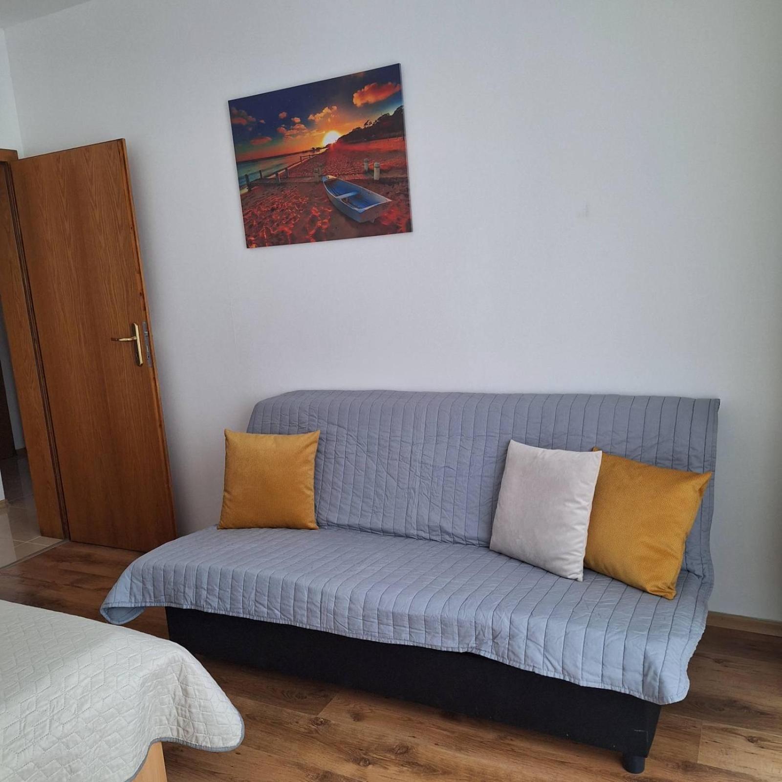 One-Bedroom Apartment photo 2