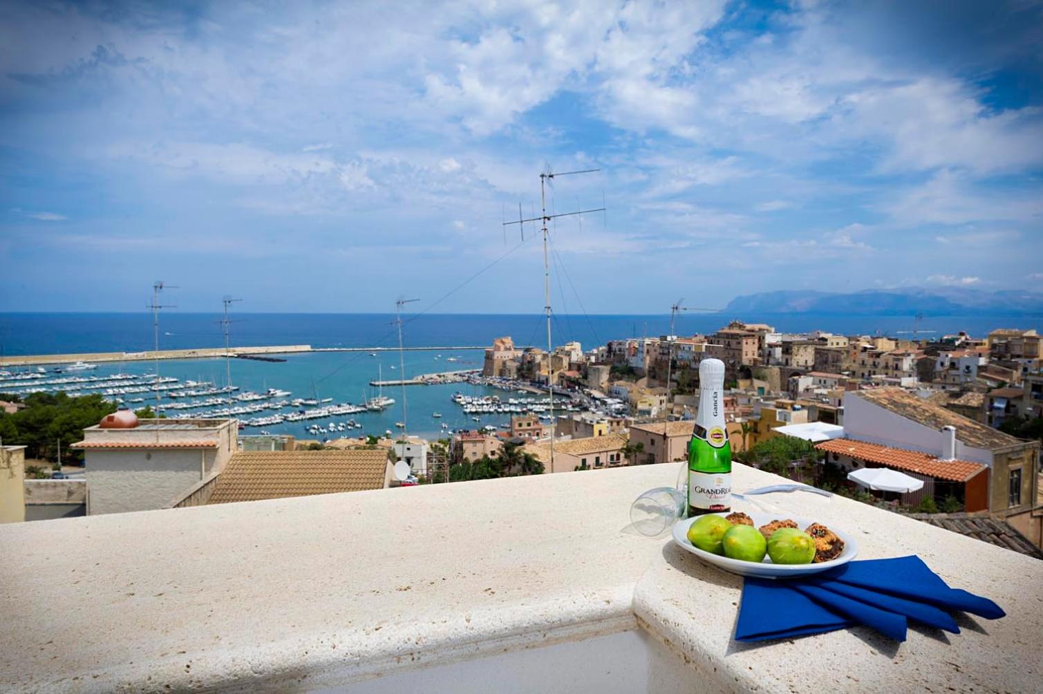 Superior Double Room with Terrace and Sea view  photo 3
