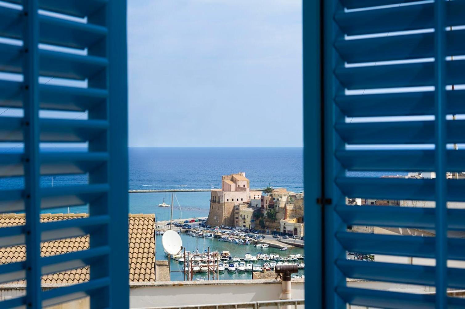 Double Room with French Bed with Balcony and Sea View photo 3