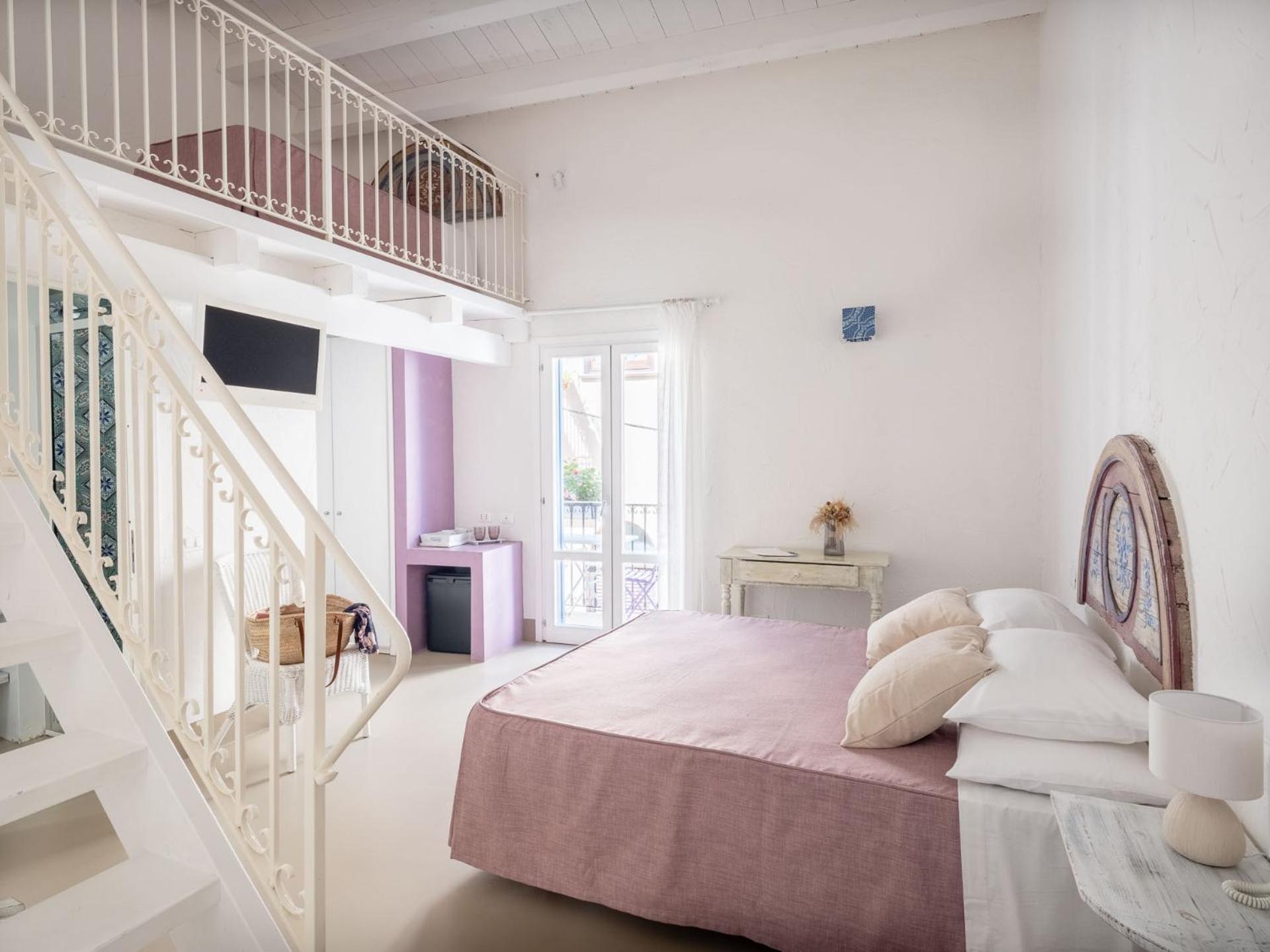 Family Room with Balcony and Partial Sea View - Photo 2
