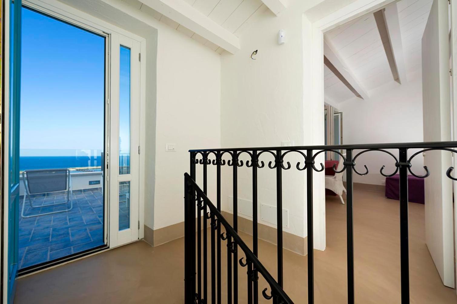 Superior Double Room with Balcony and Sea View - Photo 4