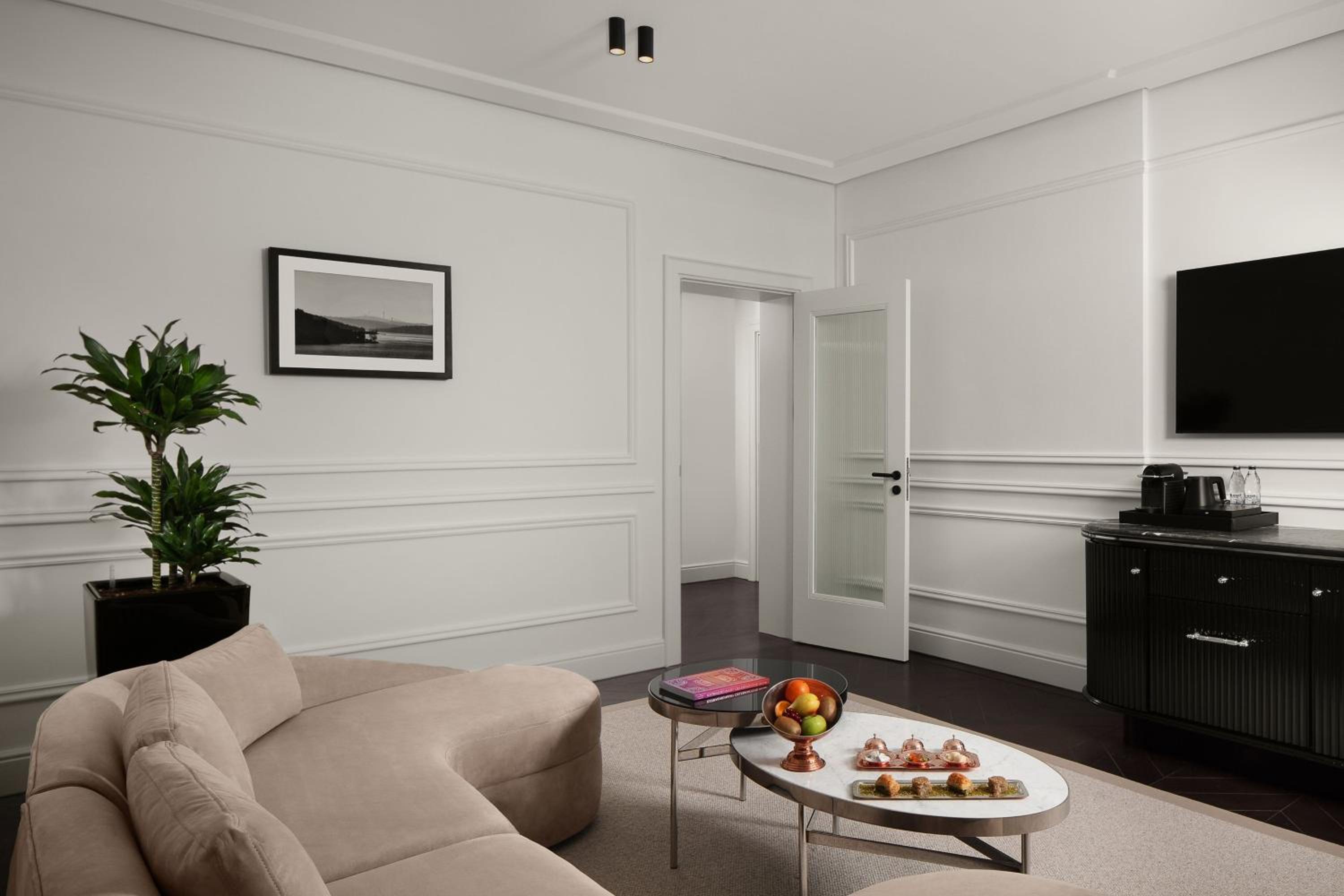 Sanasaryan Han King Suite