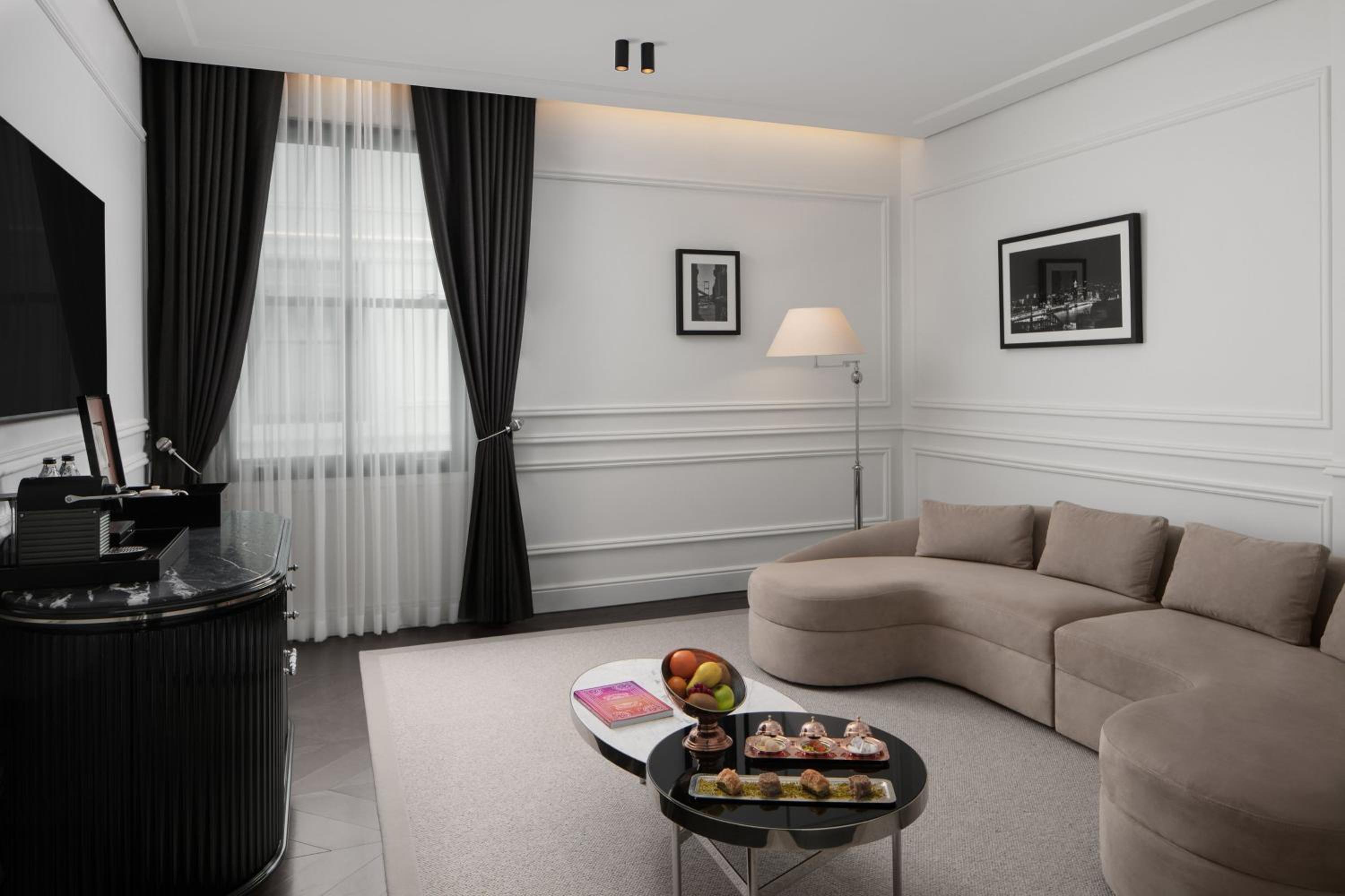 Sanasaryan Han King Suite thumbnail 5