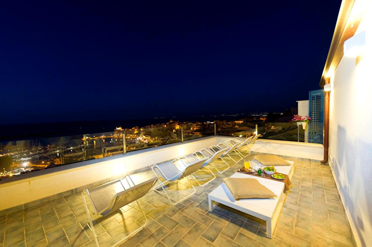Superior Double Room with Balcony and Sea View - Photo 3
