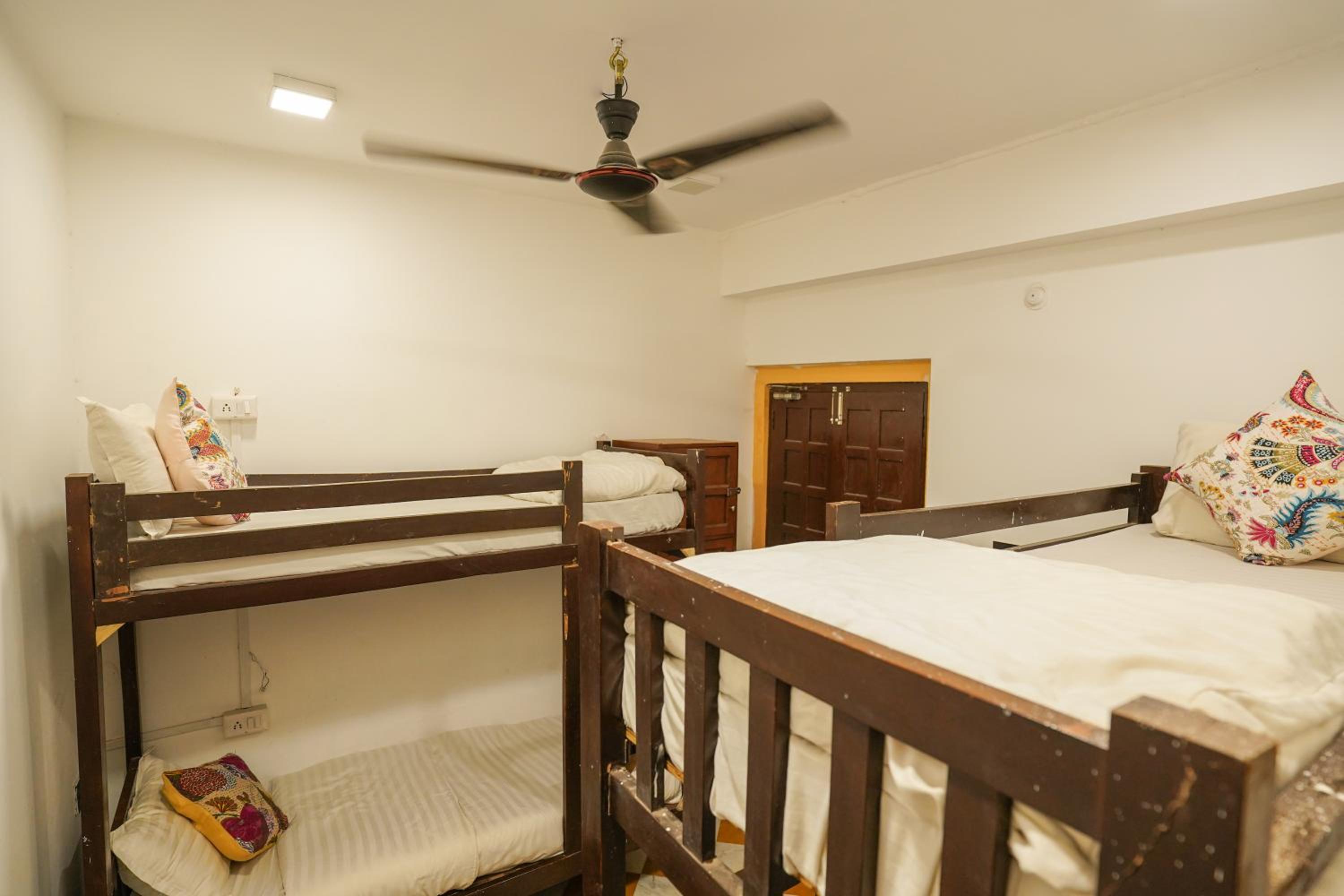 Bed in 6-Bed Dormitory Room photo 2