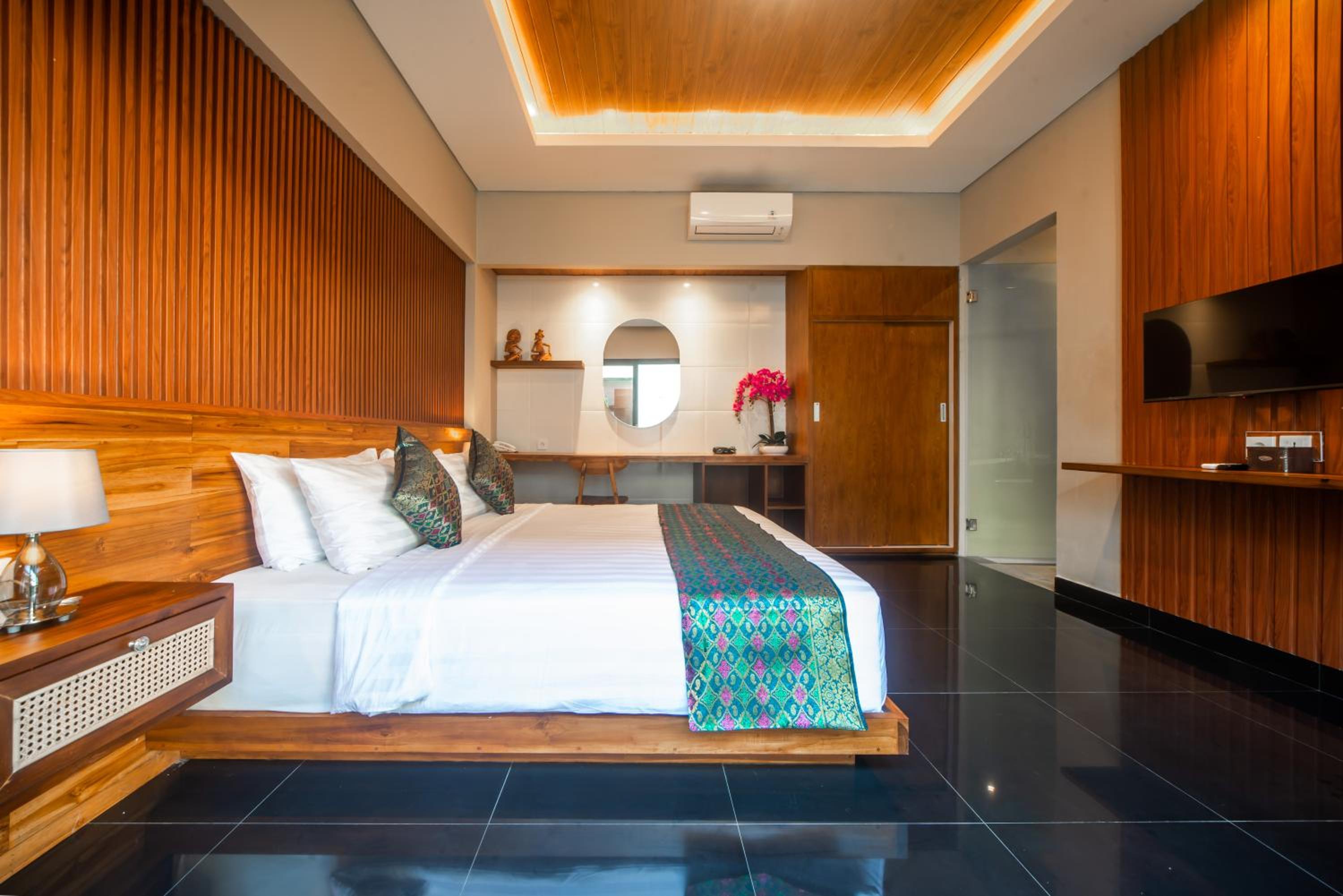 Three Bedrooms Private Pool photo 3