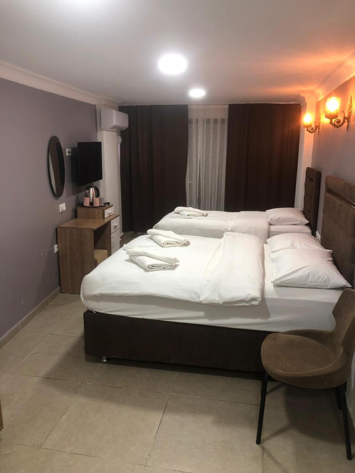 Economy Triple Room photo 3