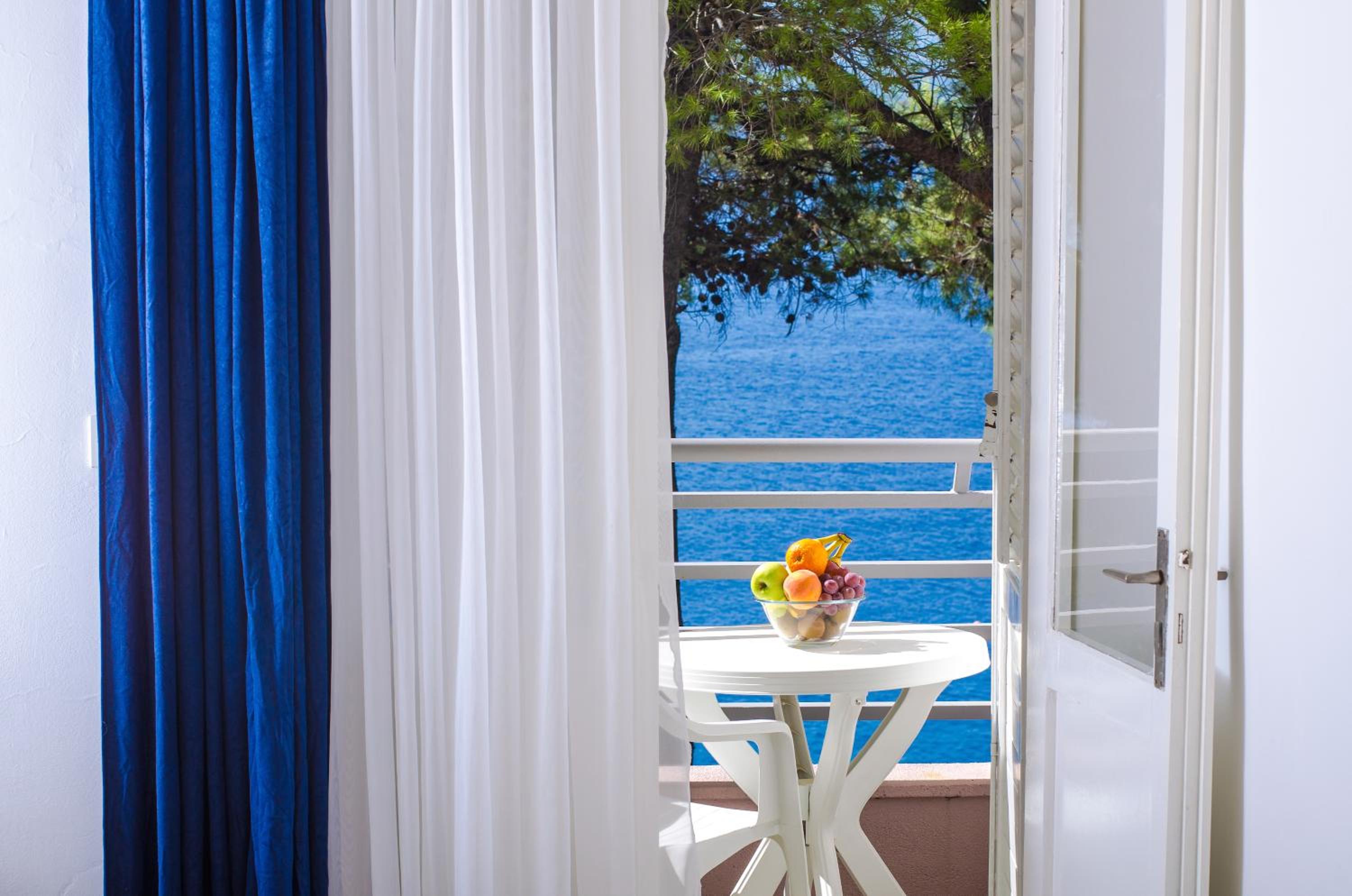 Superior Family Apartment, Side Sea view, Balcony photo 3