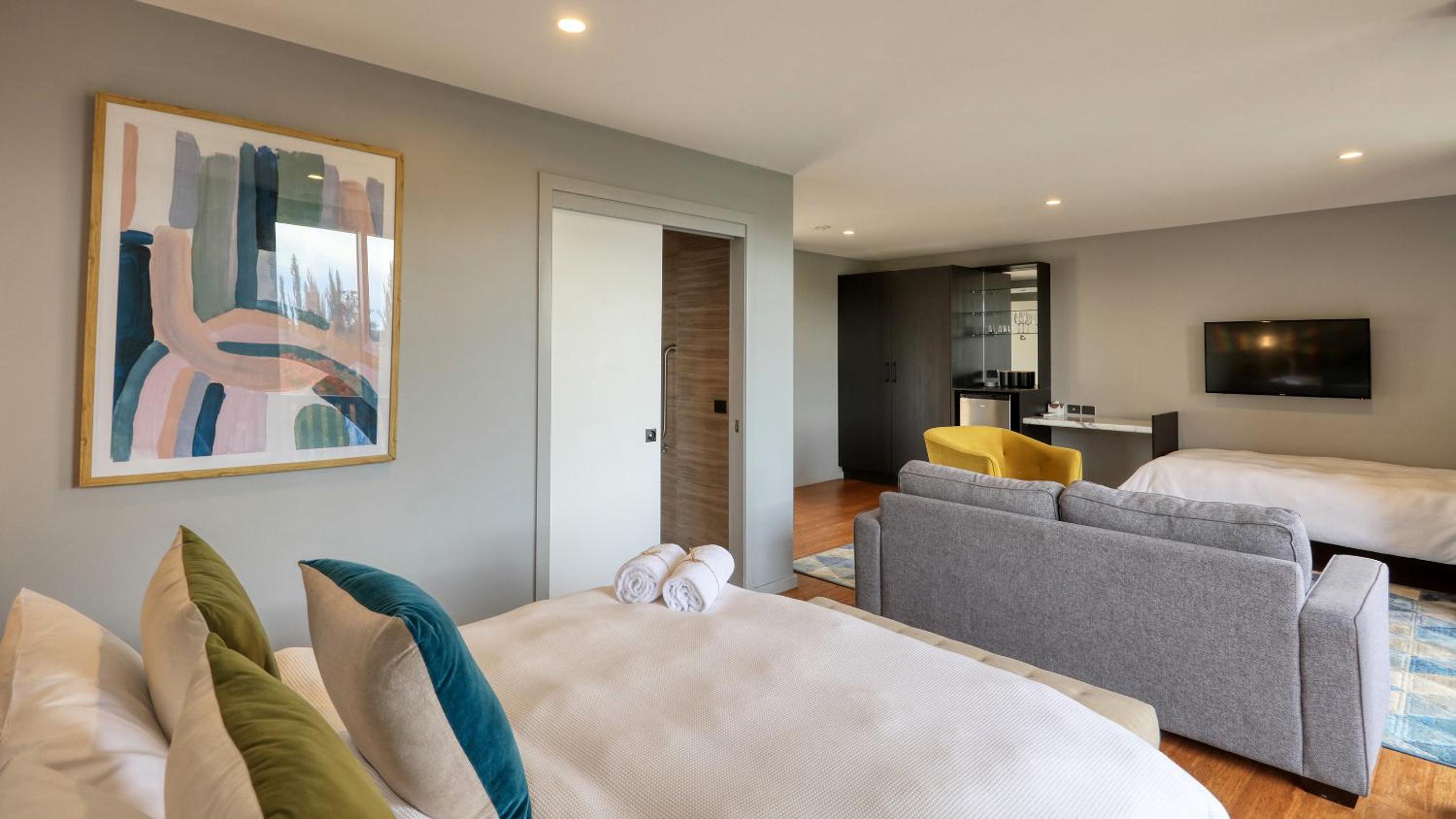 Queen Suite - Photo 3