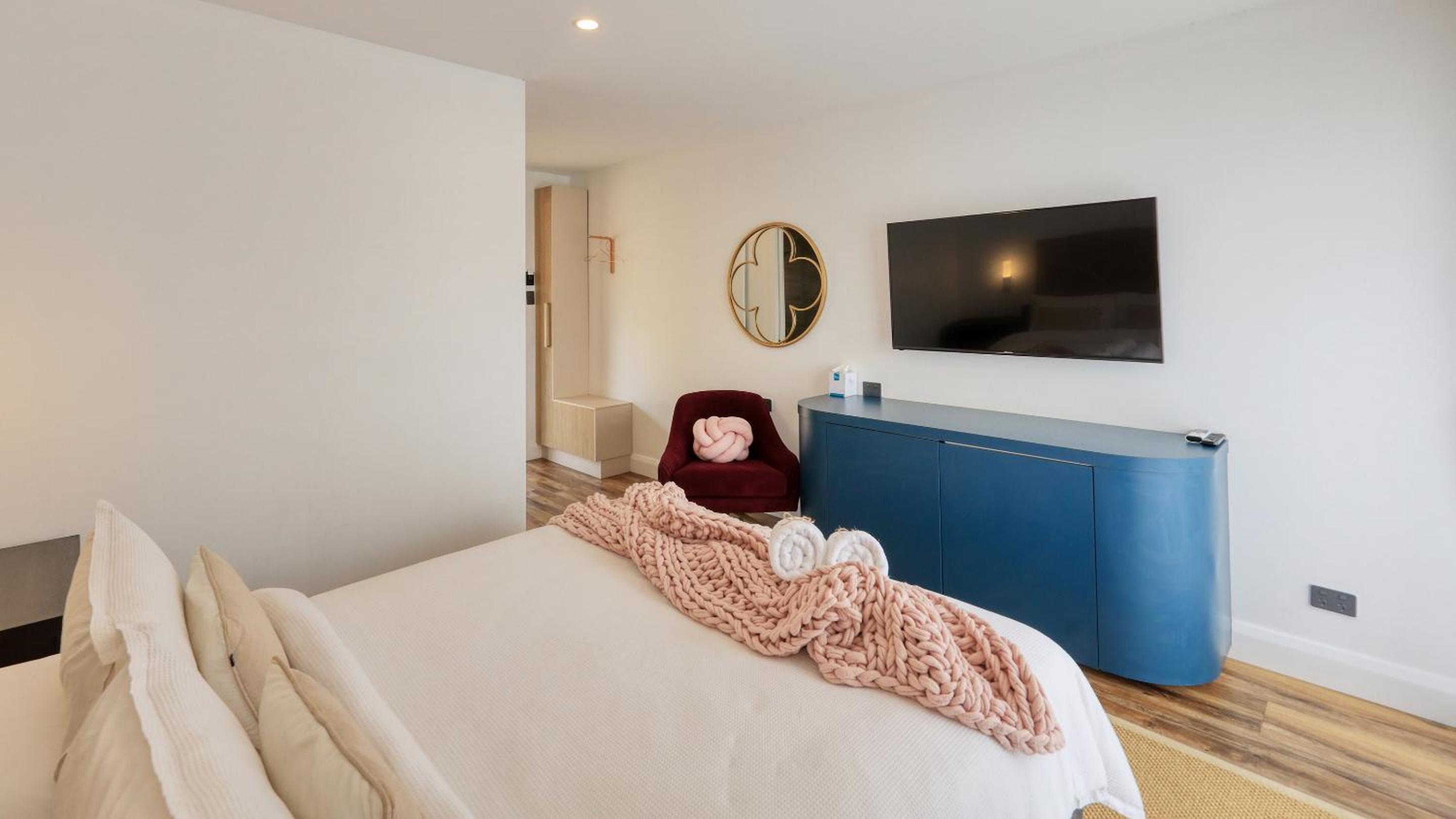 Standard Suite - Photo 1