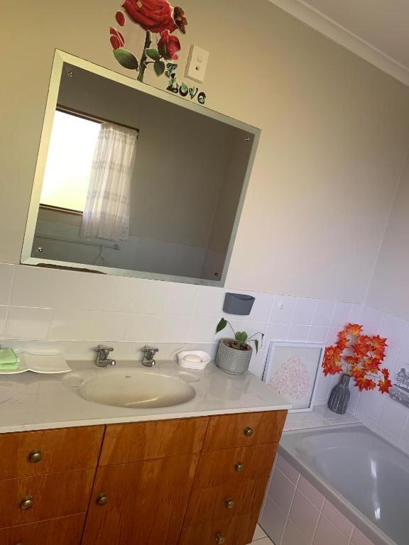 Standard Single Room With Mountain View photo 2