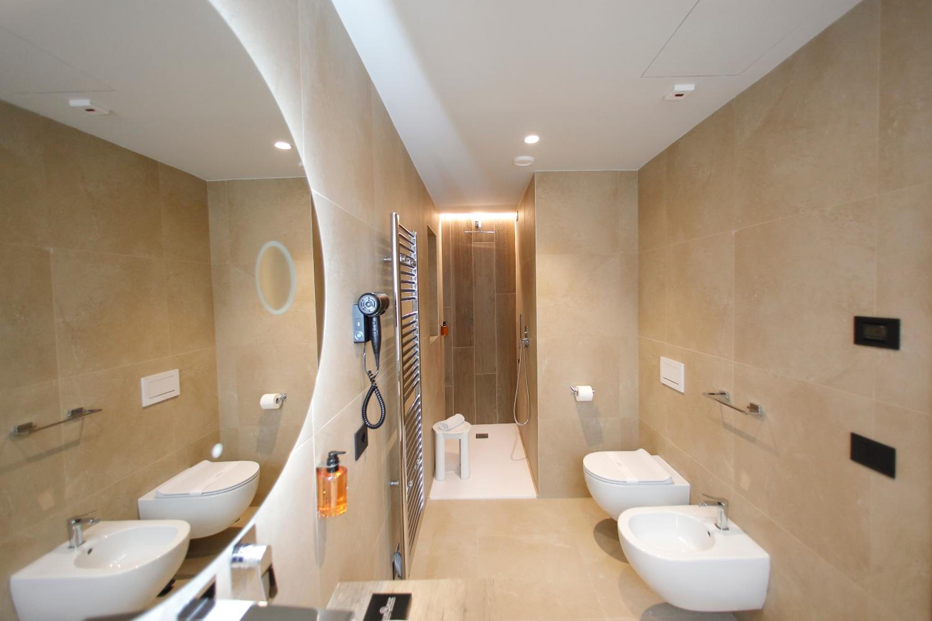 Standard Double Room - Photo 8