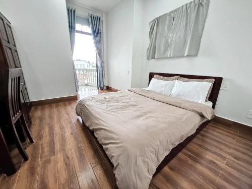Double Room with Balcony - Photo 3