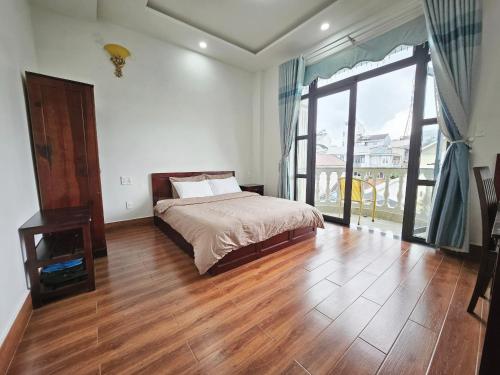 Double Room with Balcony - Photo 5